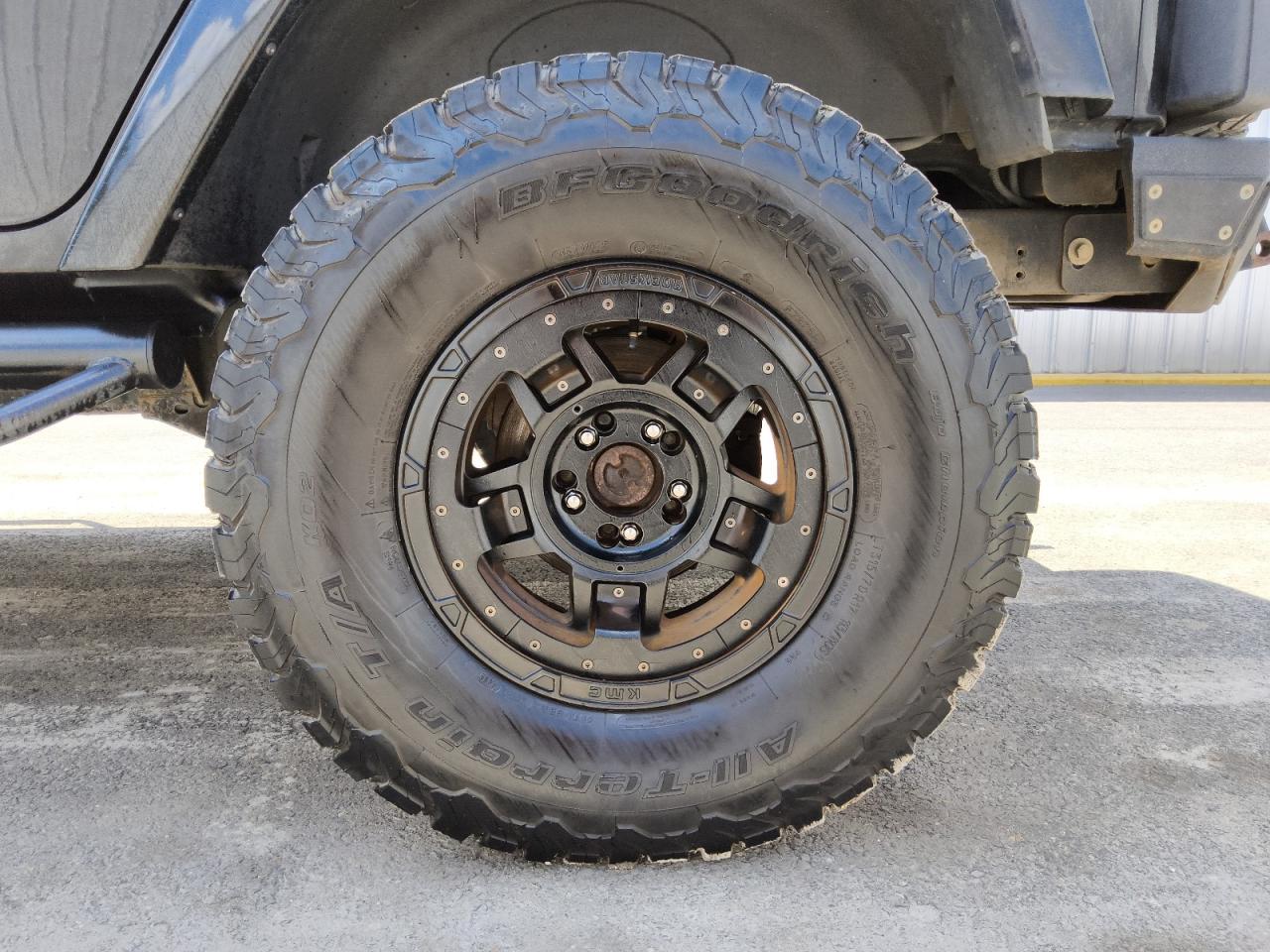 2015 Jeep Wrangler Unlimited Sahara Black vin: 1C4HJWEG3FL500508 Damage: Left Rear Center Cap, Missing, Replacement Required