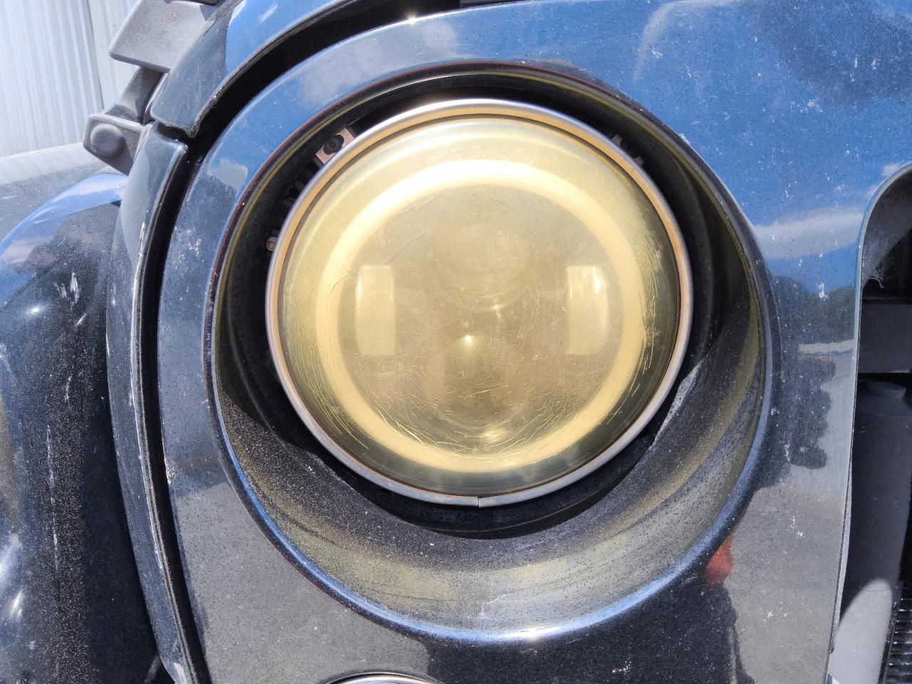 2015 Jeep Wrangler Unlimited Sahara Black vin: 1C4HJWEG3FL500508 Damage: Right Head Lamp, Cracked, Replacement Required