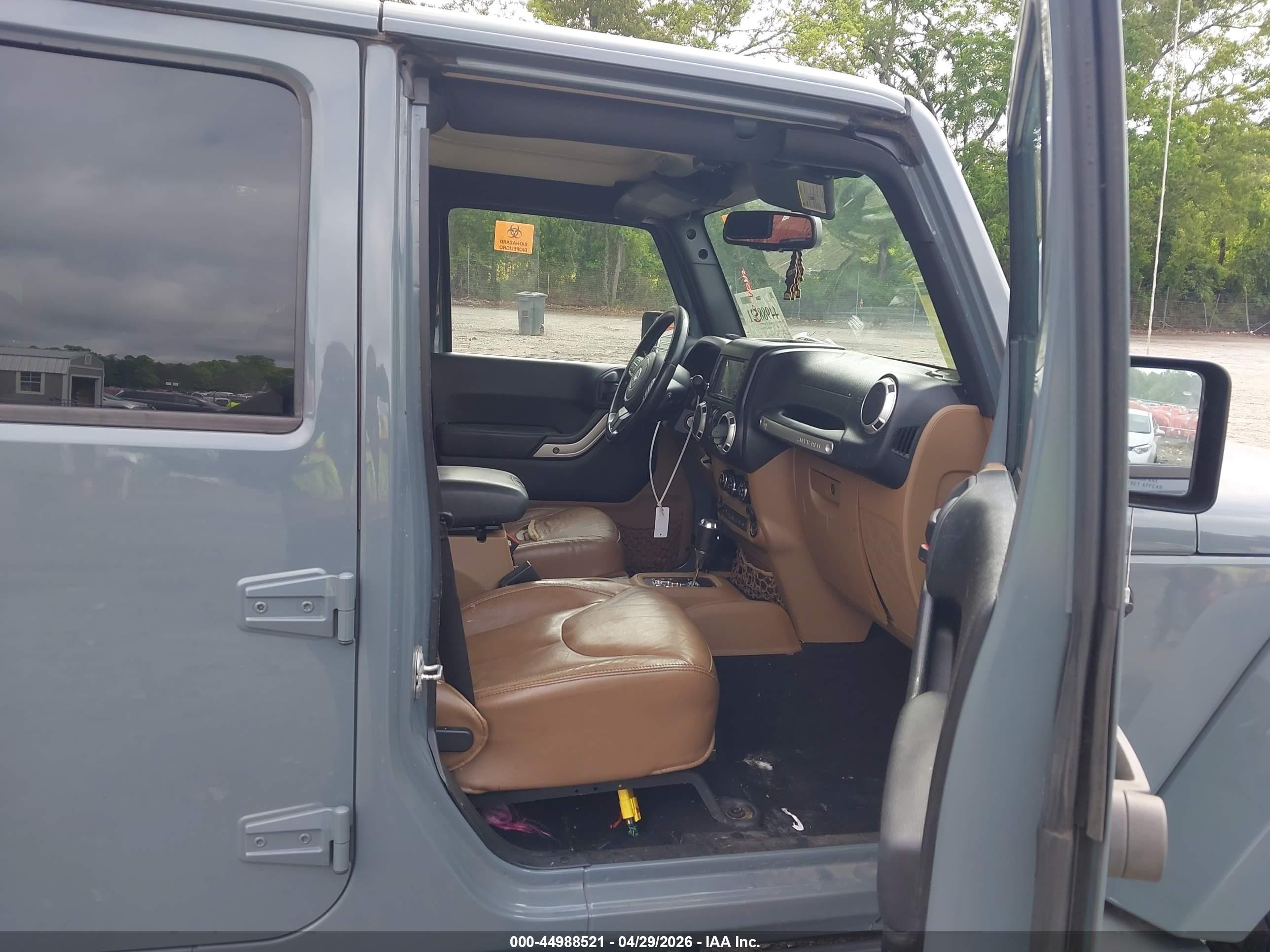 2015 Jeep Wrangler Unlimited Sahara Зеленый vin: 1C4HJWEG3FL528440