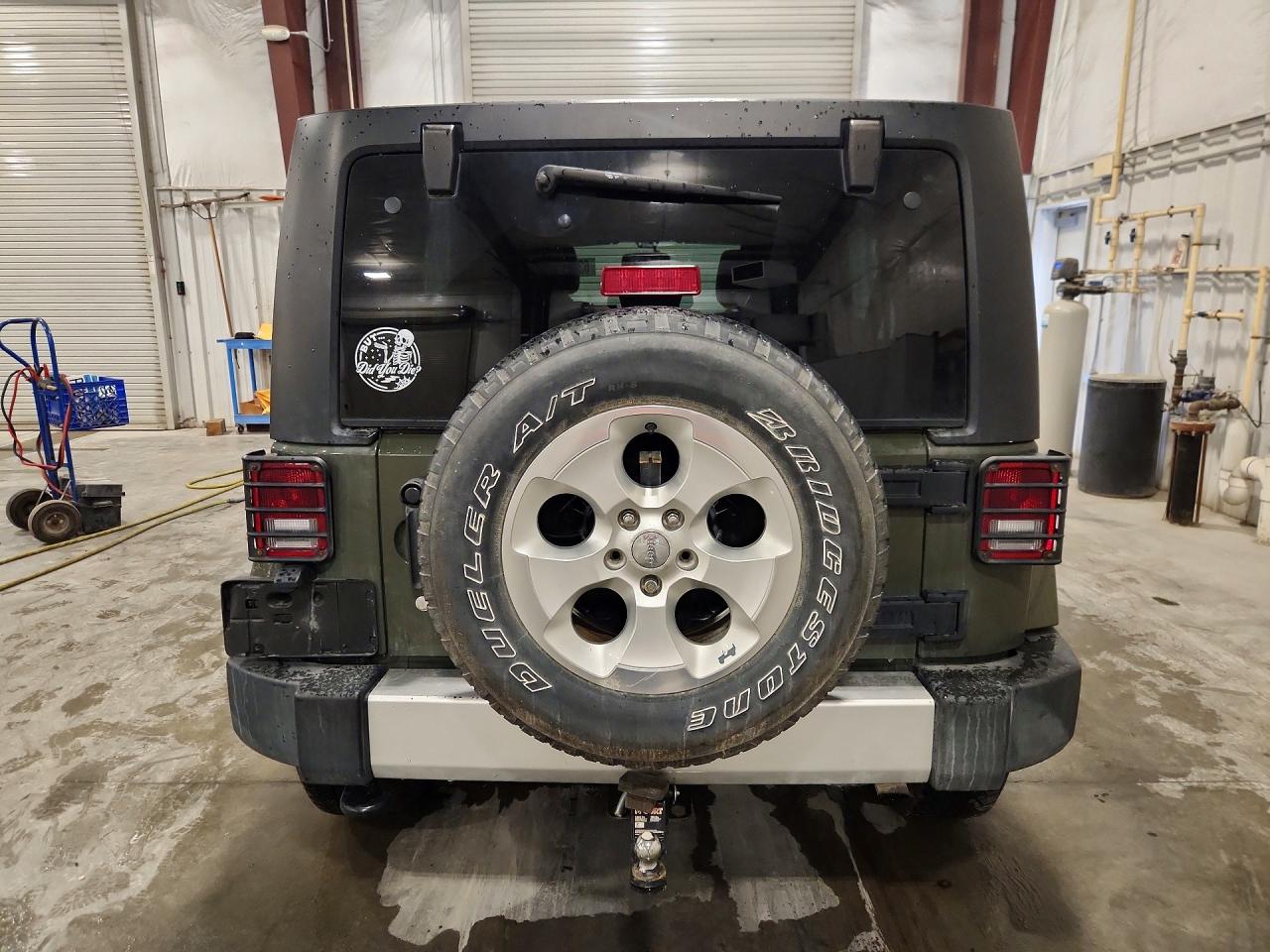 2015 Jeep Wrangler Unlimited Sahara Green vin: 1C4HJWEG3FL730260