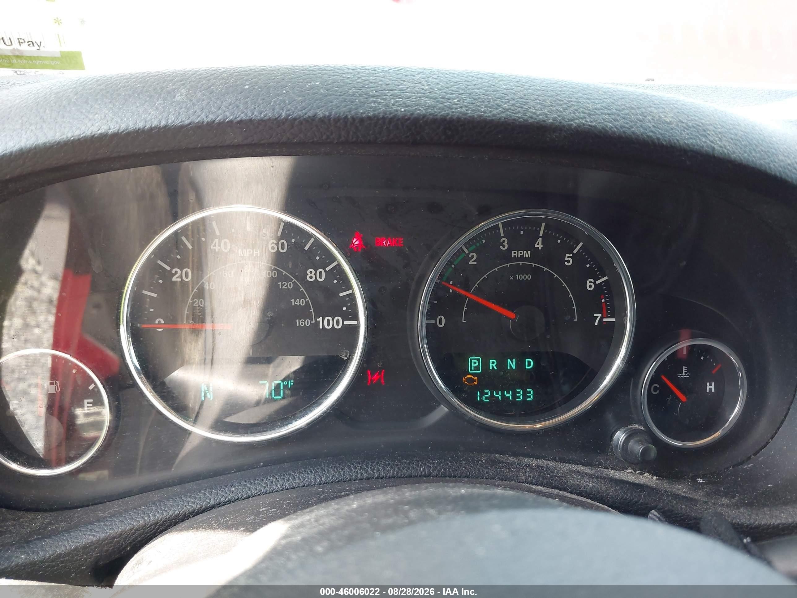 2012 Jeep Wrangler Unlimited Sahara Burgundy vin: 1C4HJWEG4CL105104