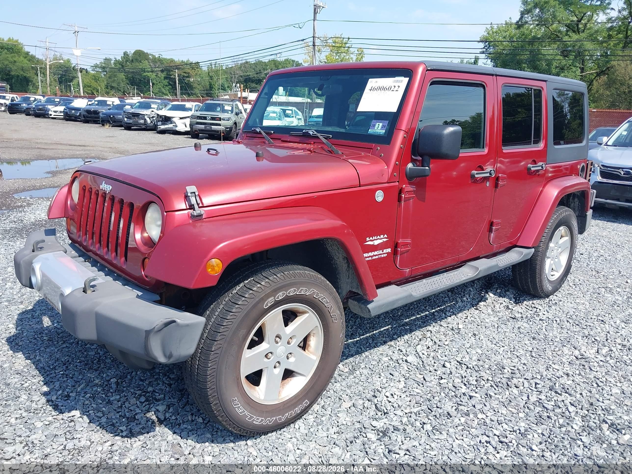 2012 Jeep Wrangler Unlimited Sahara Burgundy vin: 1C4HJWEG4CL105104
