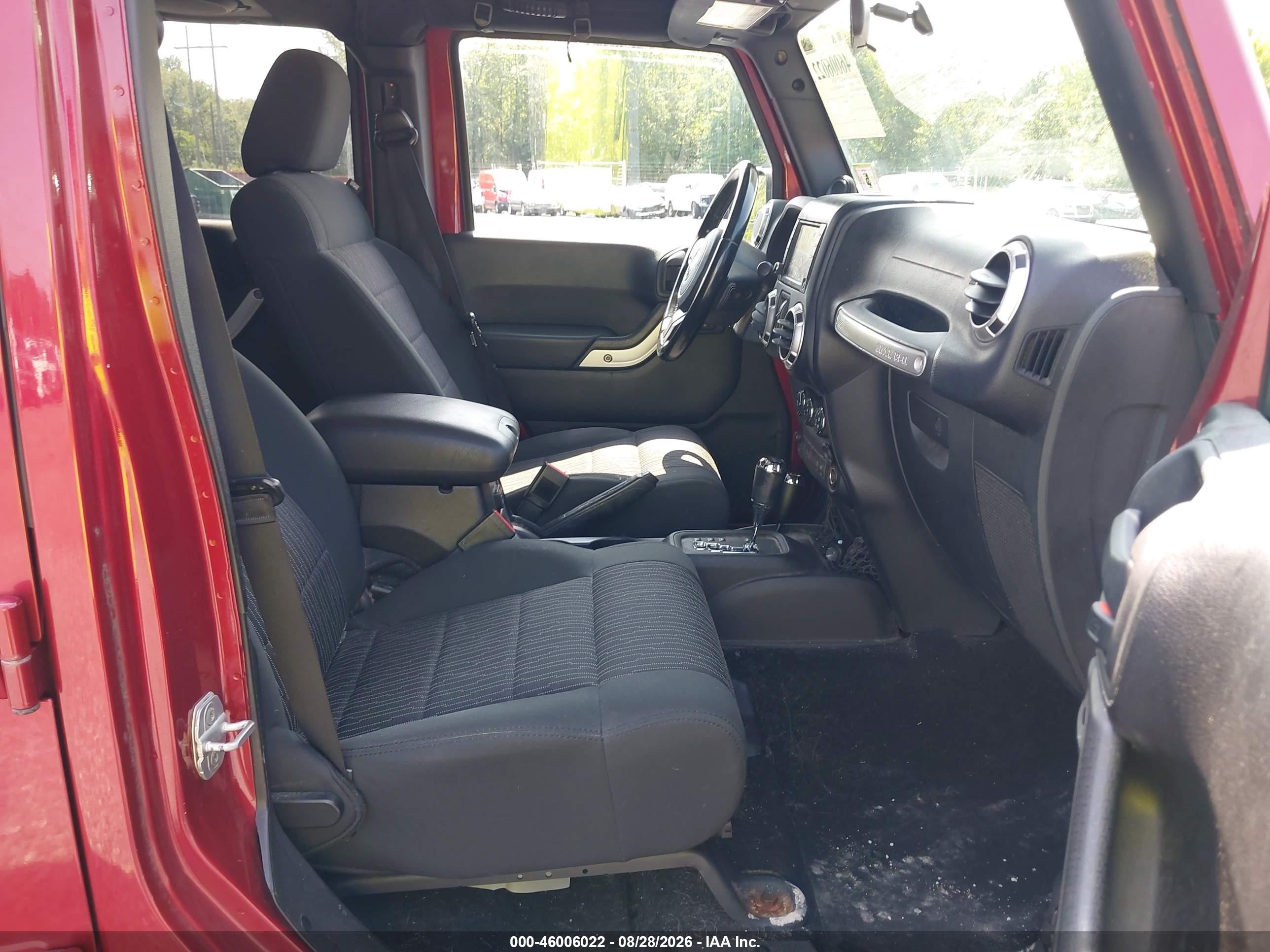 2012 Jeep Wrangler Unlimited Sahara Burgundy vin: 1C4HJWEG4CL105104