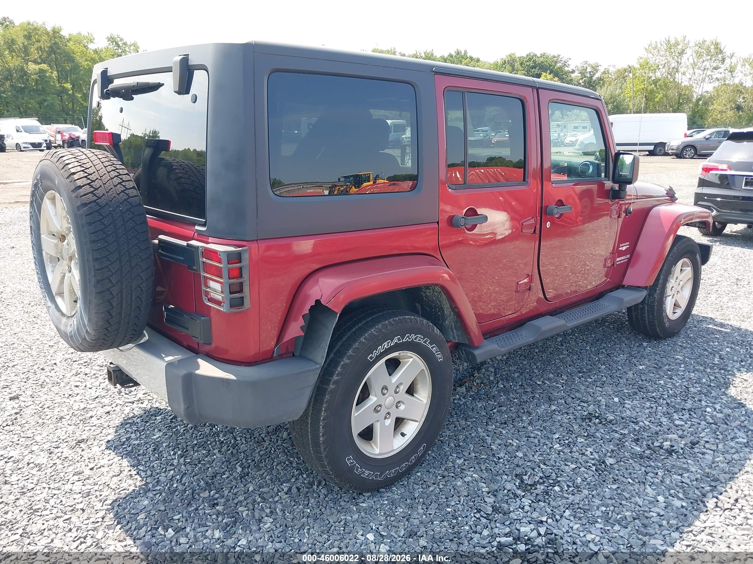 2012 Jeep Wrangler Unlimited Sahara Burgundy vin: 1C4HJWEG4CL105104