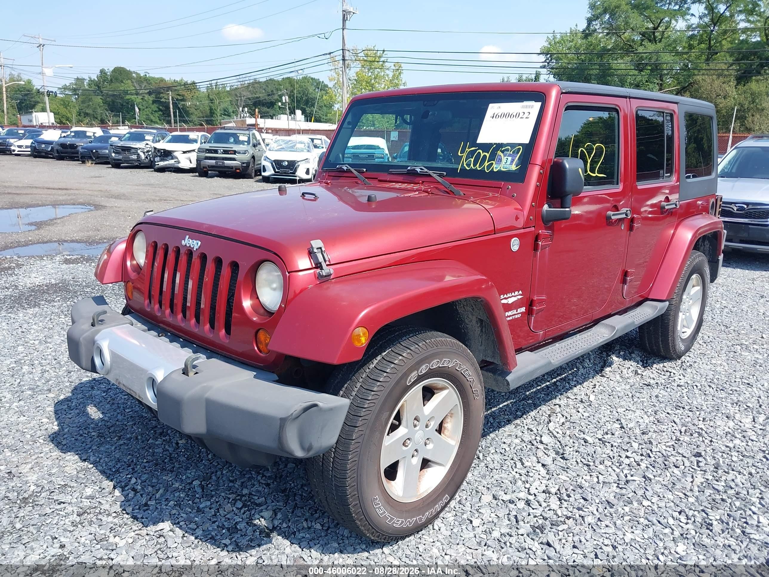 2012 Jeep Wrangler Unlimited Sahara Burgundy vin: 1C4HJWEG4CL105104