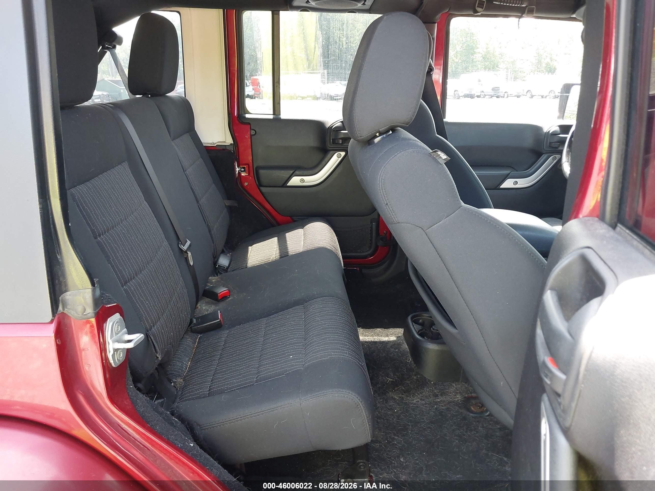 2012 Jeep Wrangler Unlimited Sahara Burgundy vin: 1C4HJWEG4CL105104