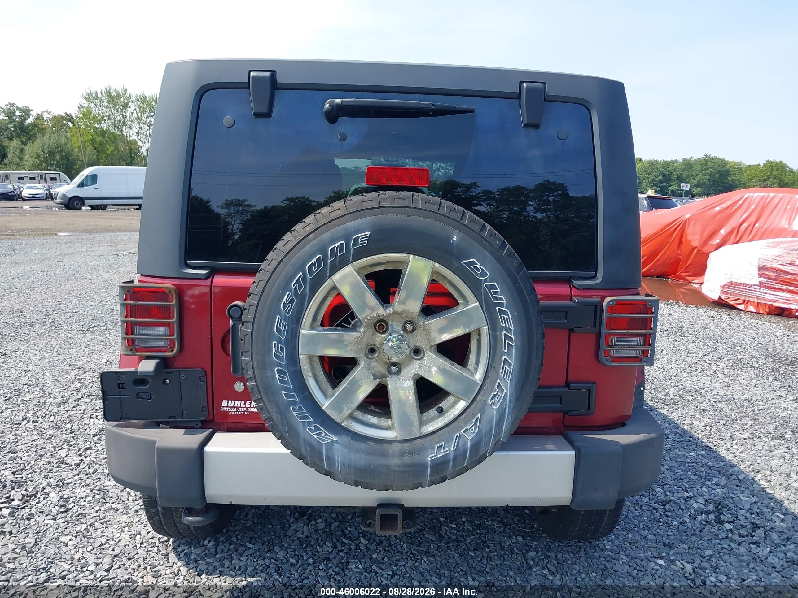 2012 Jeep Wrangler Unlimited Sahara Burgundy vin: 1C4HJWEG4CL105104
