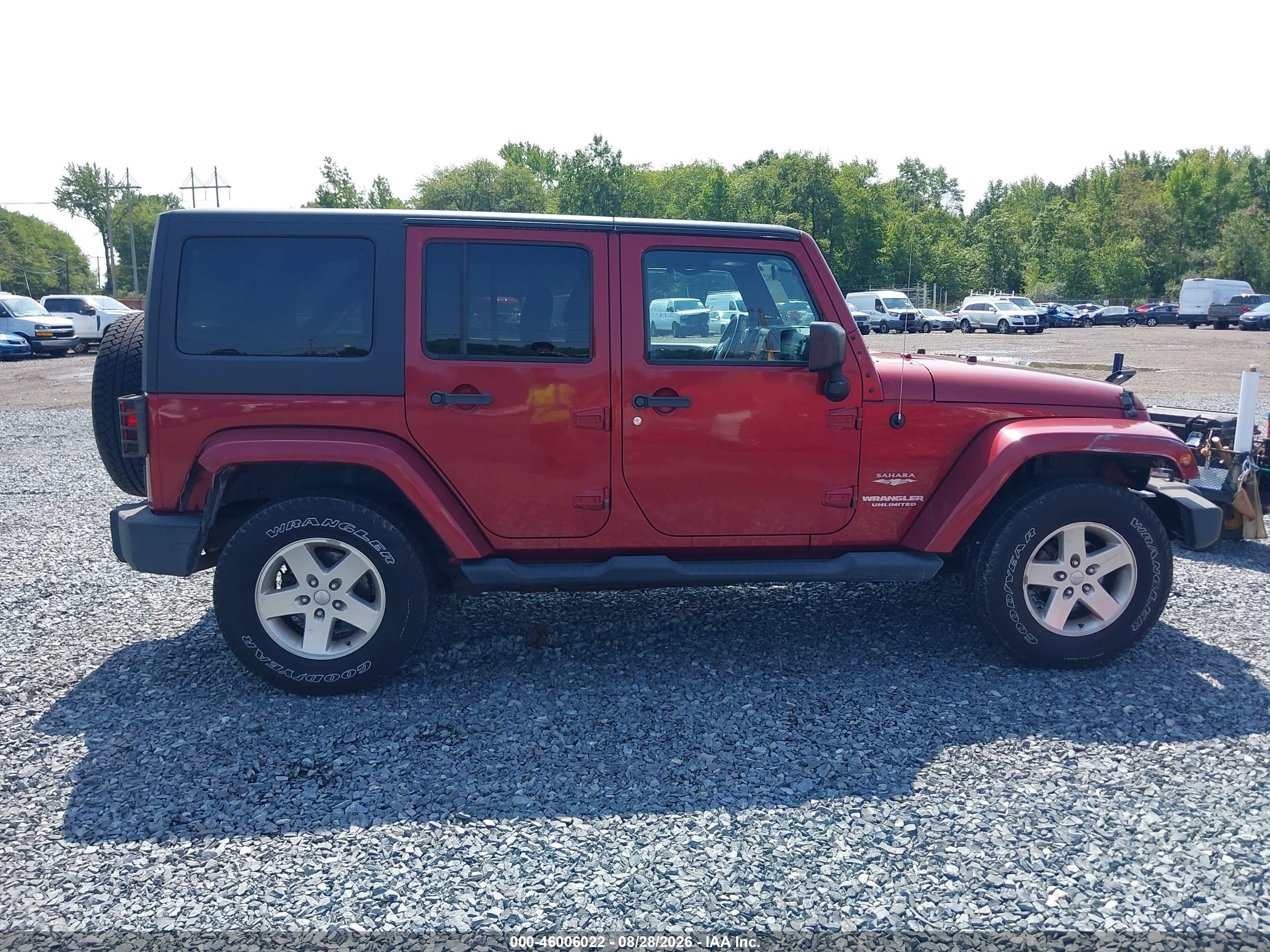 2012 Jeep Wrangler Unlimited Sahara Burgundy vin: 1C4HJWEG4CL105104