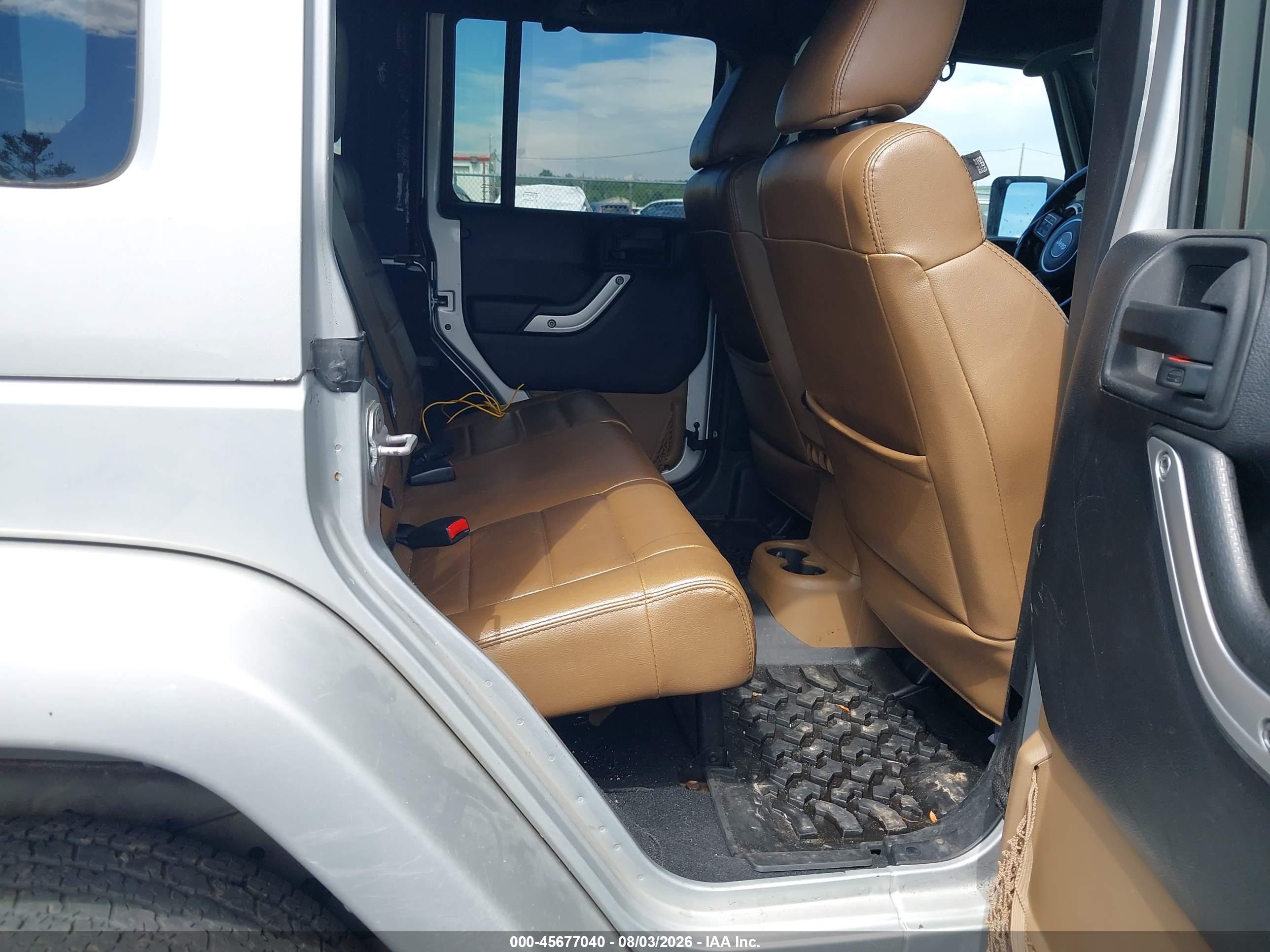 2012 Jeep Wrangler Unlimited Sahara Silver vin: 1C4HJWEG4CL122470