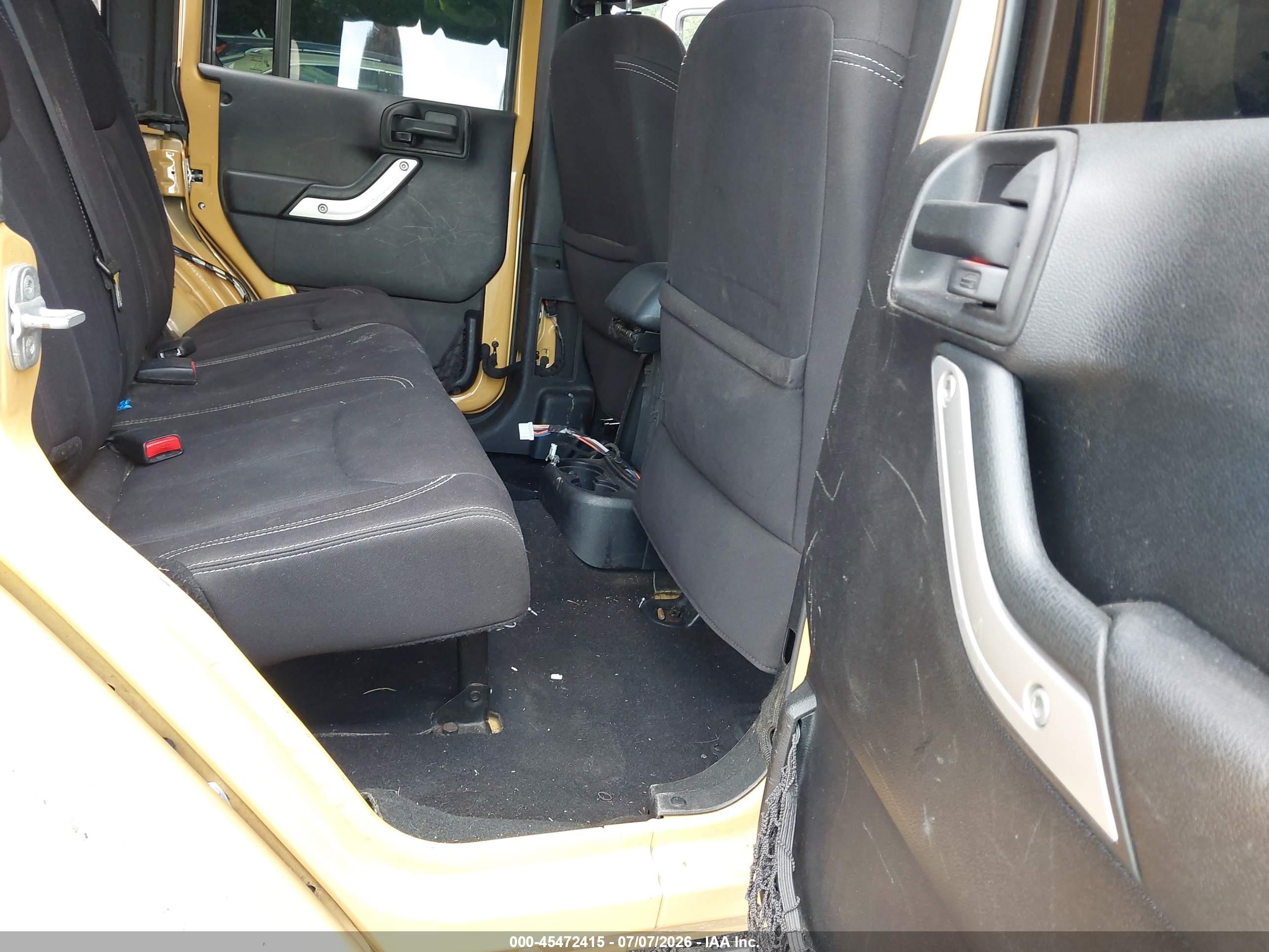 2013 Jeep Wrangler Unlimited Sahara Tan vin: 1C4HJWEG5DL629184