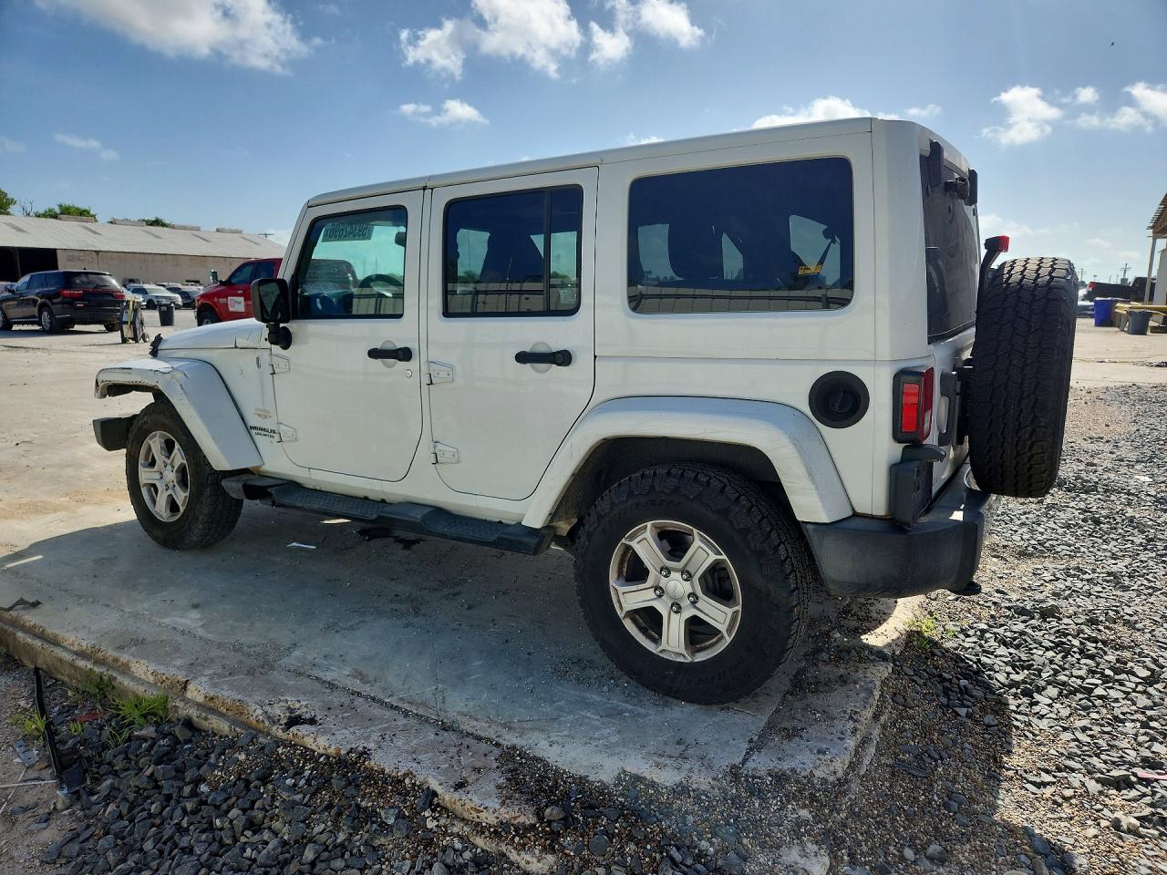 2014 Jeep Wrangler Unlimited Sahara White vin: 1C4HJWEG5EL104644