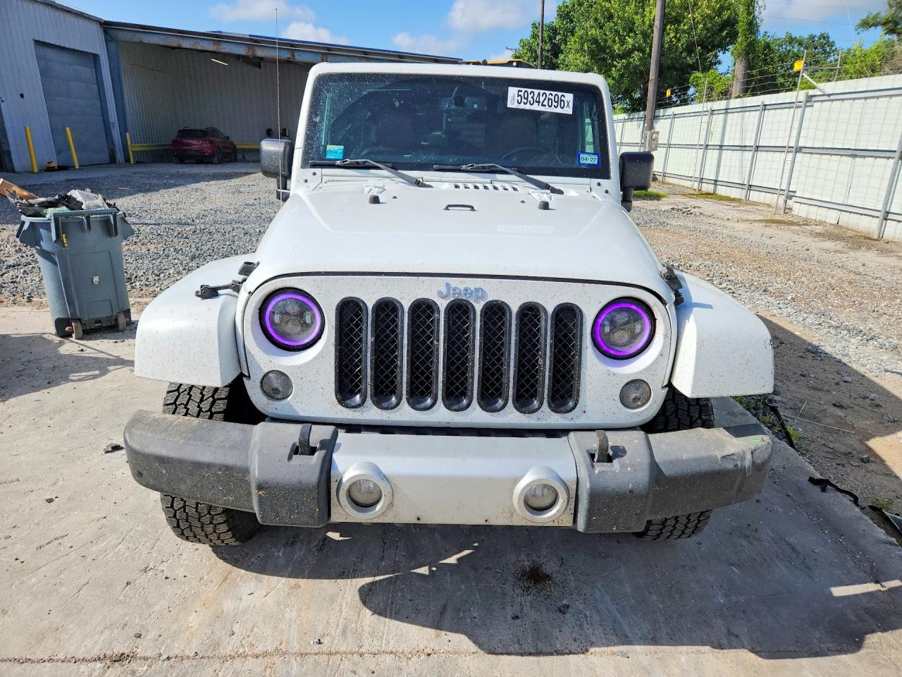 2014 Jeep Wrangler Unlimited Sahara White vin: 1C4HJWEG5EL104644