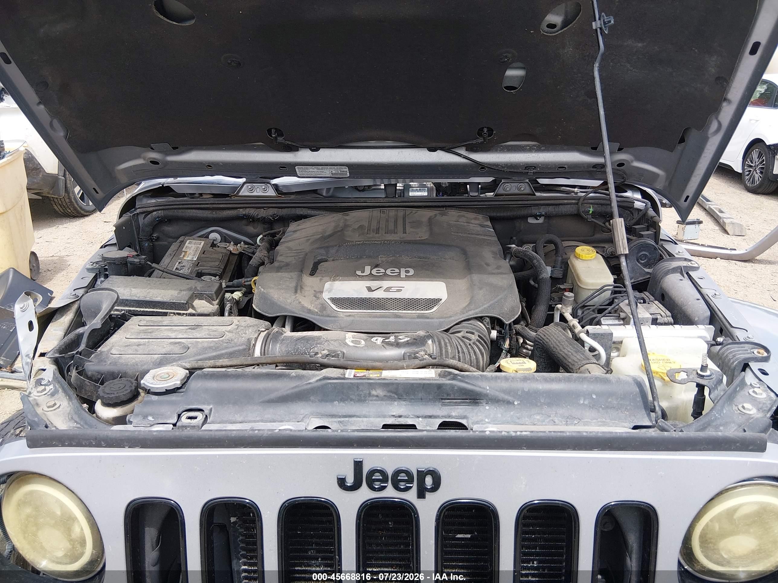 2014 Jeep Wrangler Unlimited Polar Edition Silver vin: 1C4HJWEG5EL170787