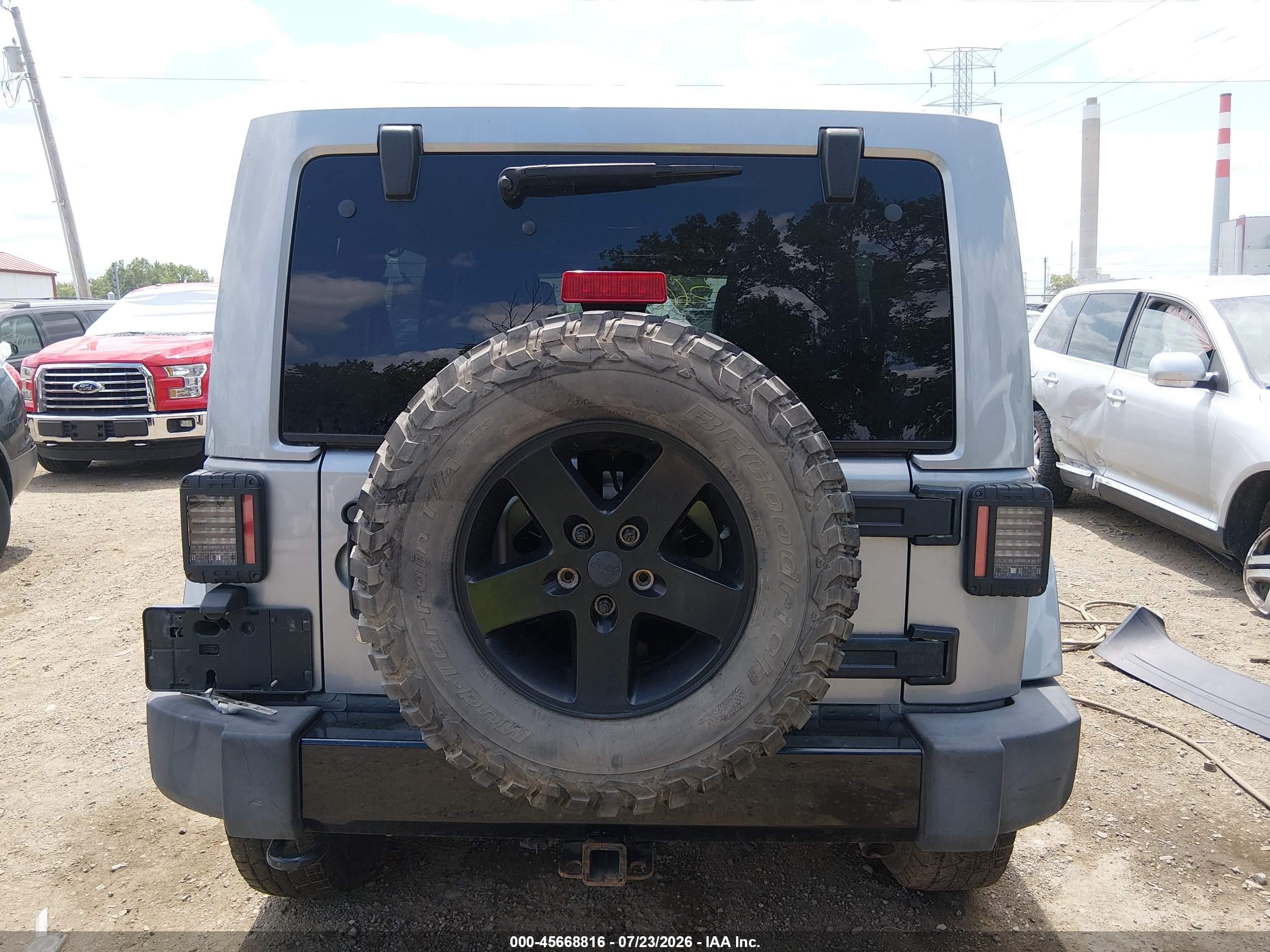 2014 Jeep Wrangler Unlimited Polar Edition Silver vin: 1C4HJWEG5EL170787