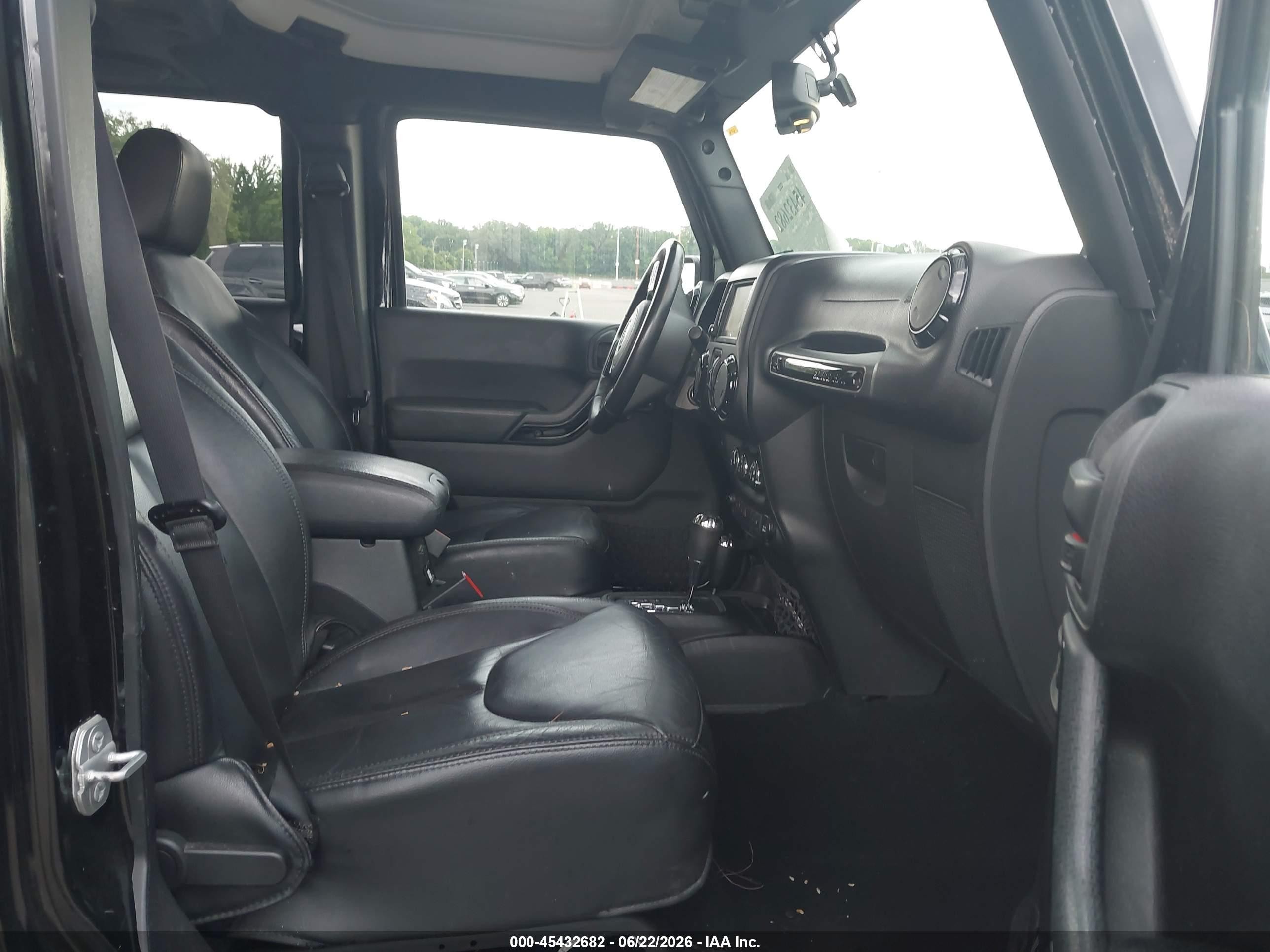 2014 Jeep Wrangler Unlimited Altitude Black vin: 1C4HJWEG5EL320249