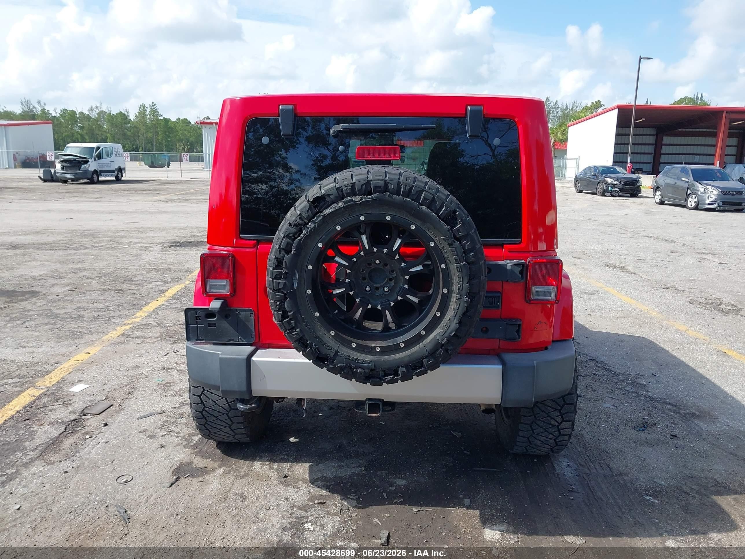 2015 Jeep Wrangler Unlimited Sahara Red vin: 1C4HJWEG5FL537799