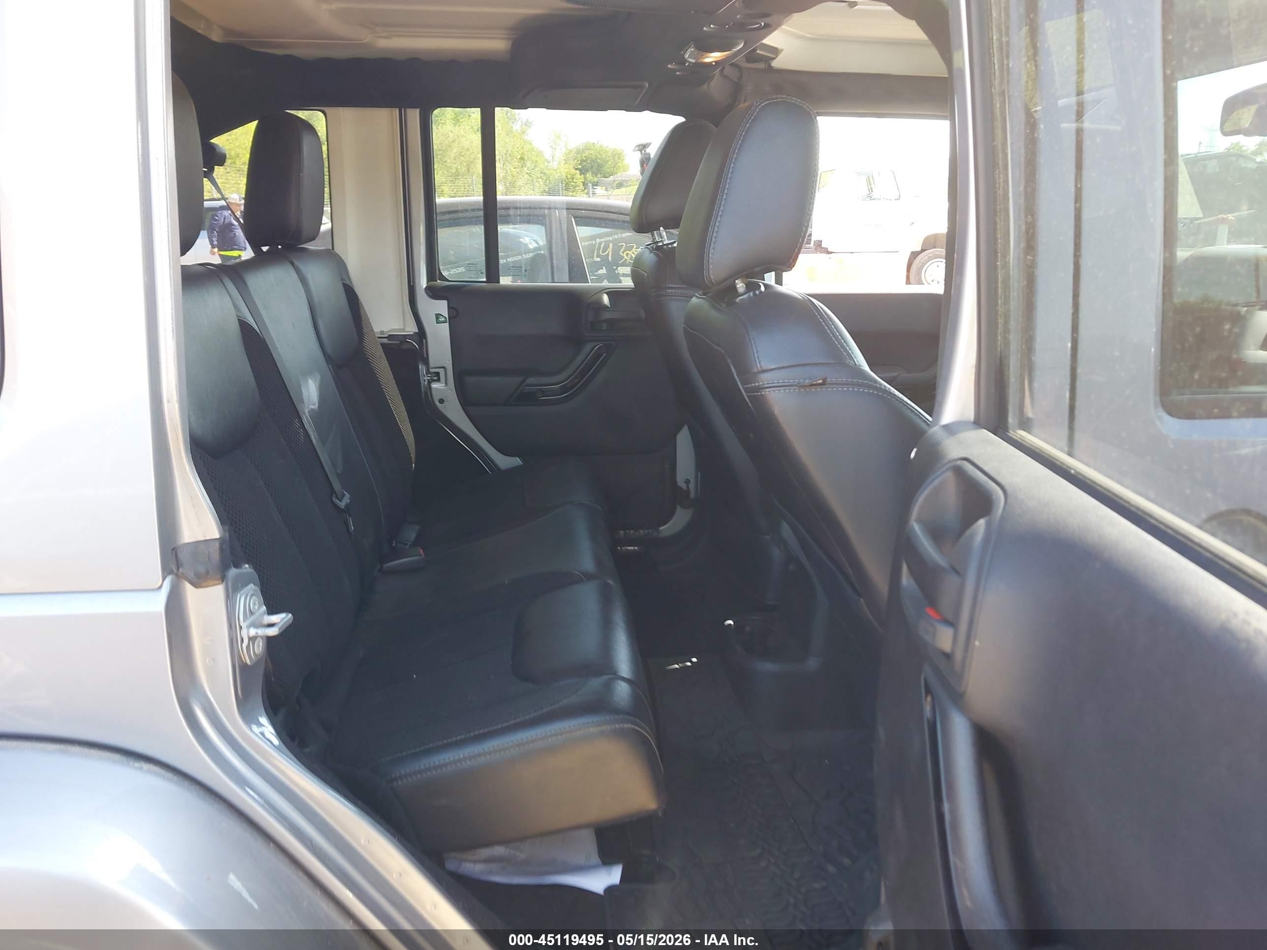 2017 Jeep Wrangler Unlimited Winter 4x4 Silver vin: 1C4HJWEG5HL562141