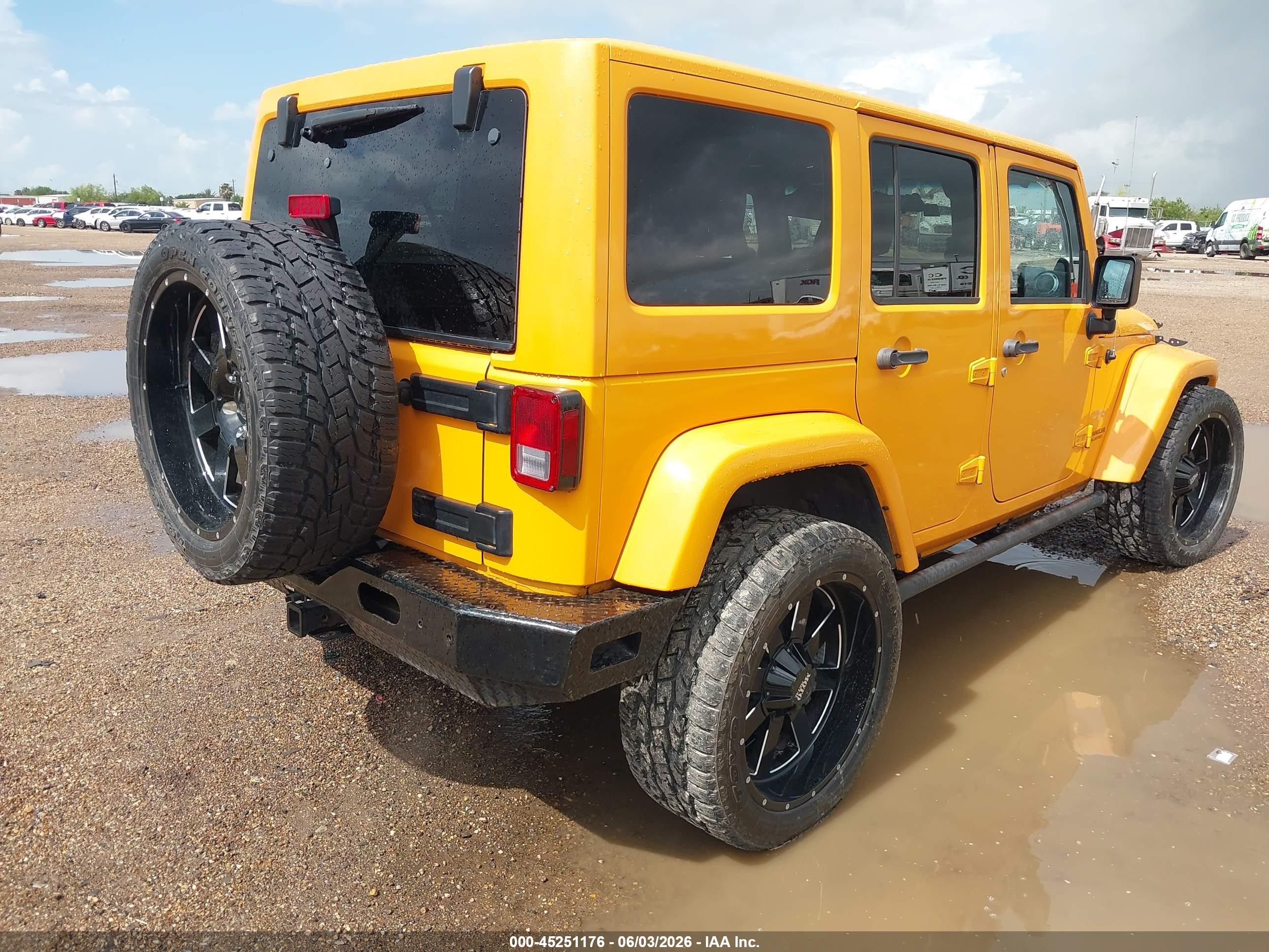 2012 Jeep Wrangler Unlimited Sahara Yellow vin: 1C4HJWEG6CL161240