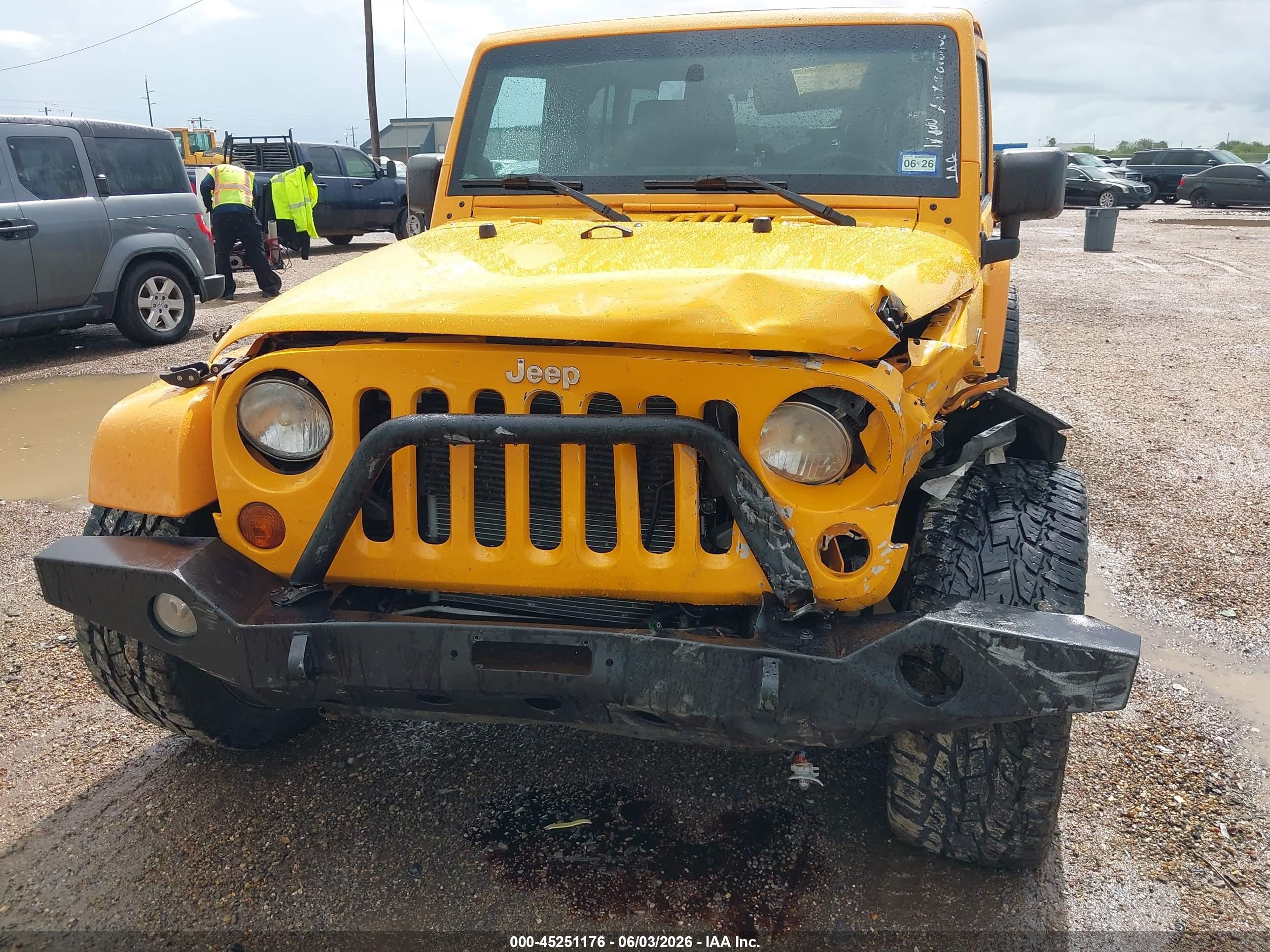 2012 Jeep Wrangler Unlimited Sahara Yellow vin: 1C4HJWEG6CL161240