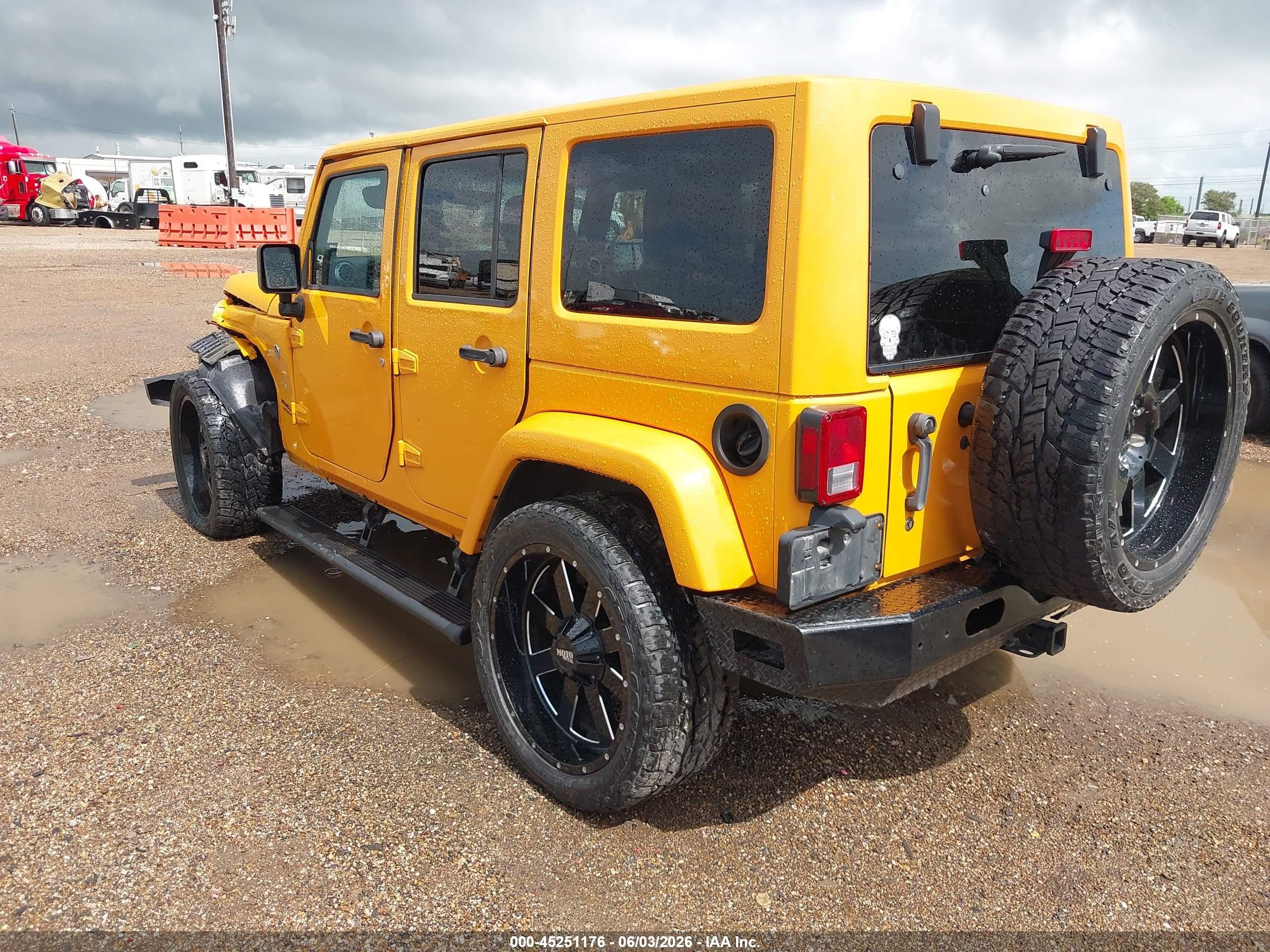 2012 Jeep Wrangler Unlimited Sahara Yellow vin: 1C4HJWEG6CL161240