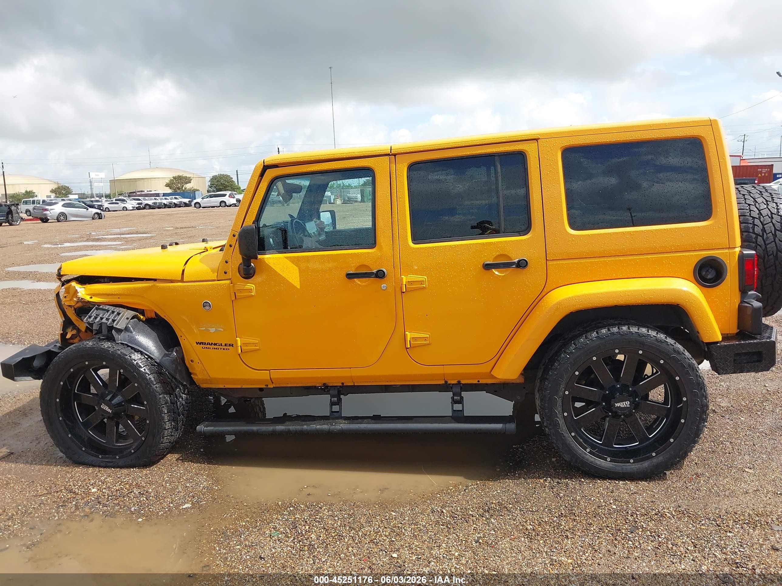 2012 Jeep Wrangler Unlimited Sahara Yellow vin: 1C4HJWEG6CL161240