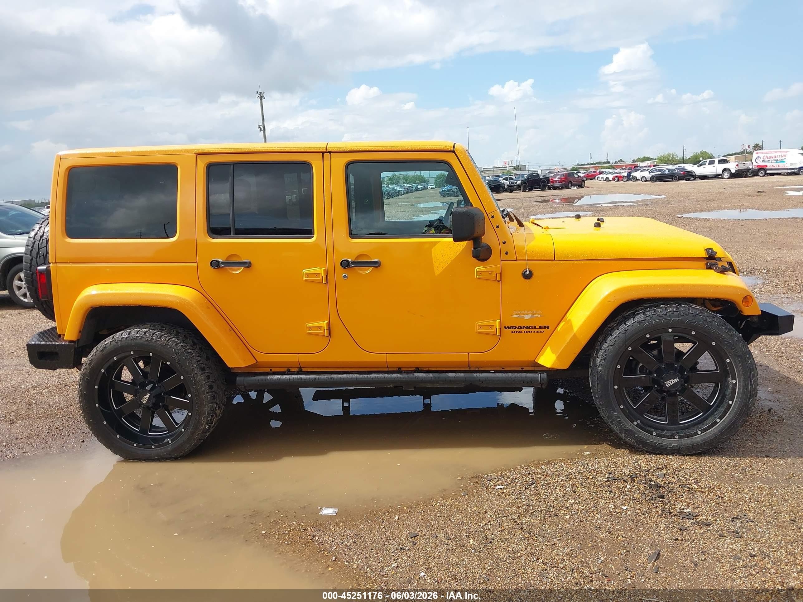 2012 Jeep Wrangler Unlimited Sahara Yellow vin: 1C4HJWEG6CL161240