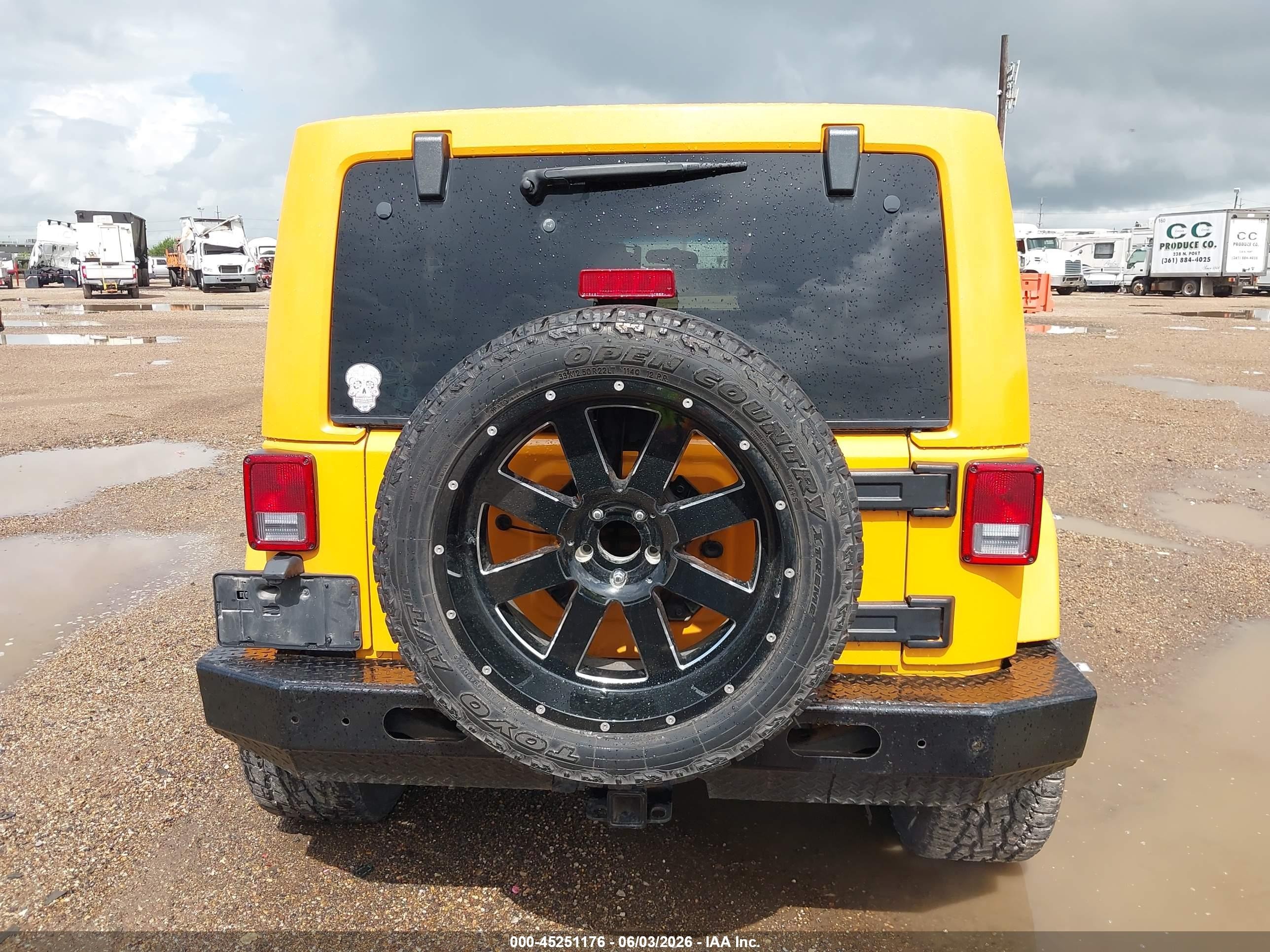 2012 Jeep Wrangler Unlimited Sahara Yellow vin: 1C4HJWEG6CL161240