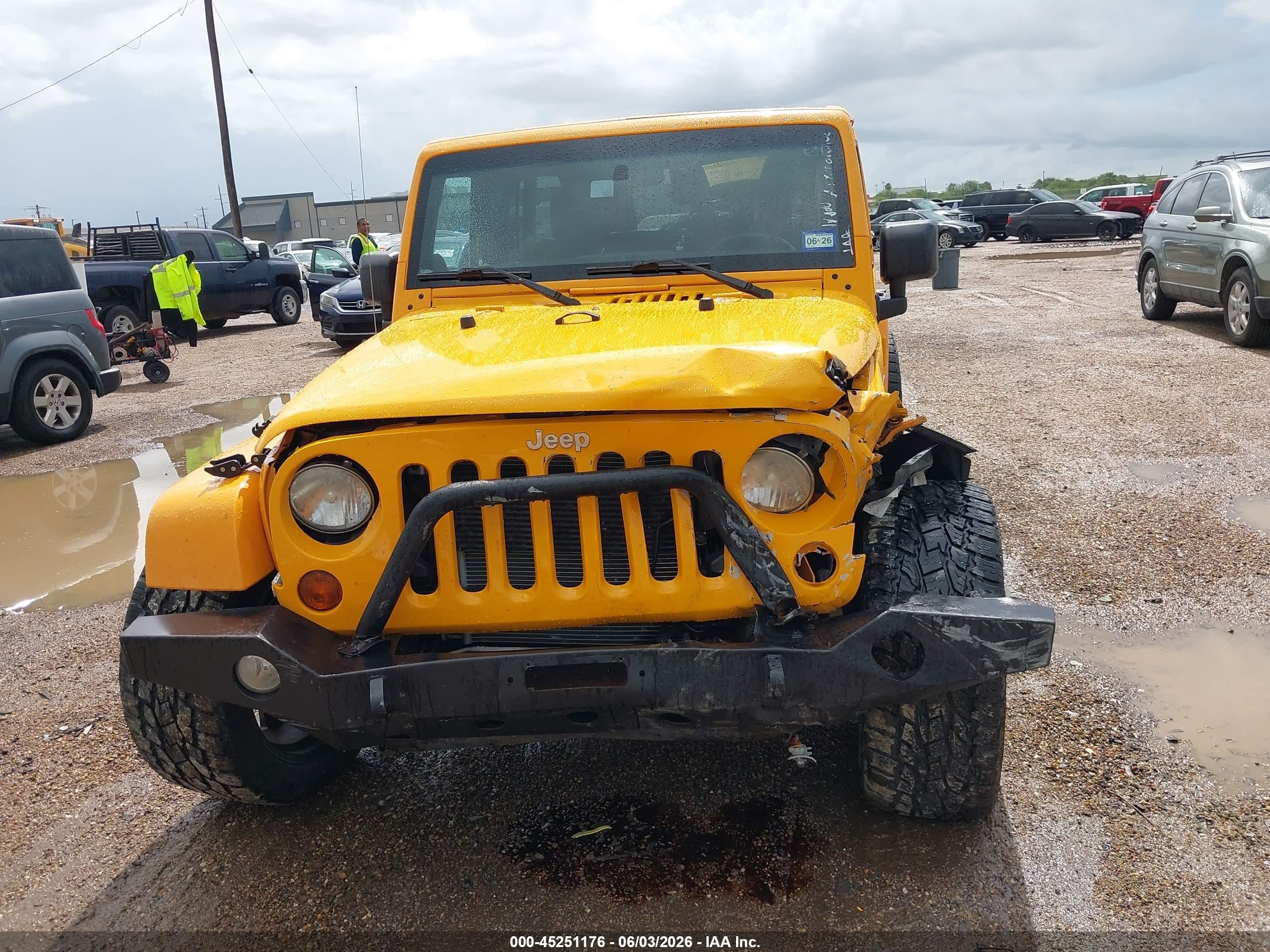 2012 Jeep Wrangler Unlimited Sahara Yellow vin: 1C4HJWEG6CL161240