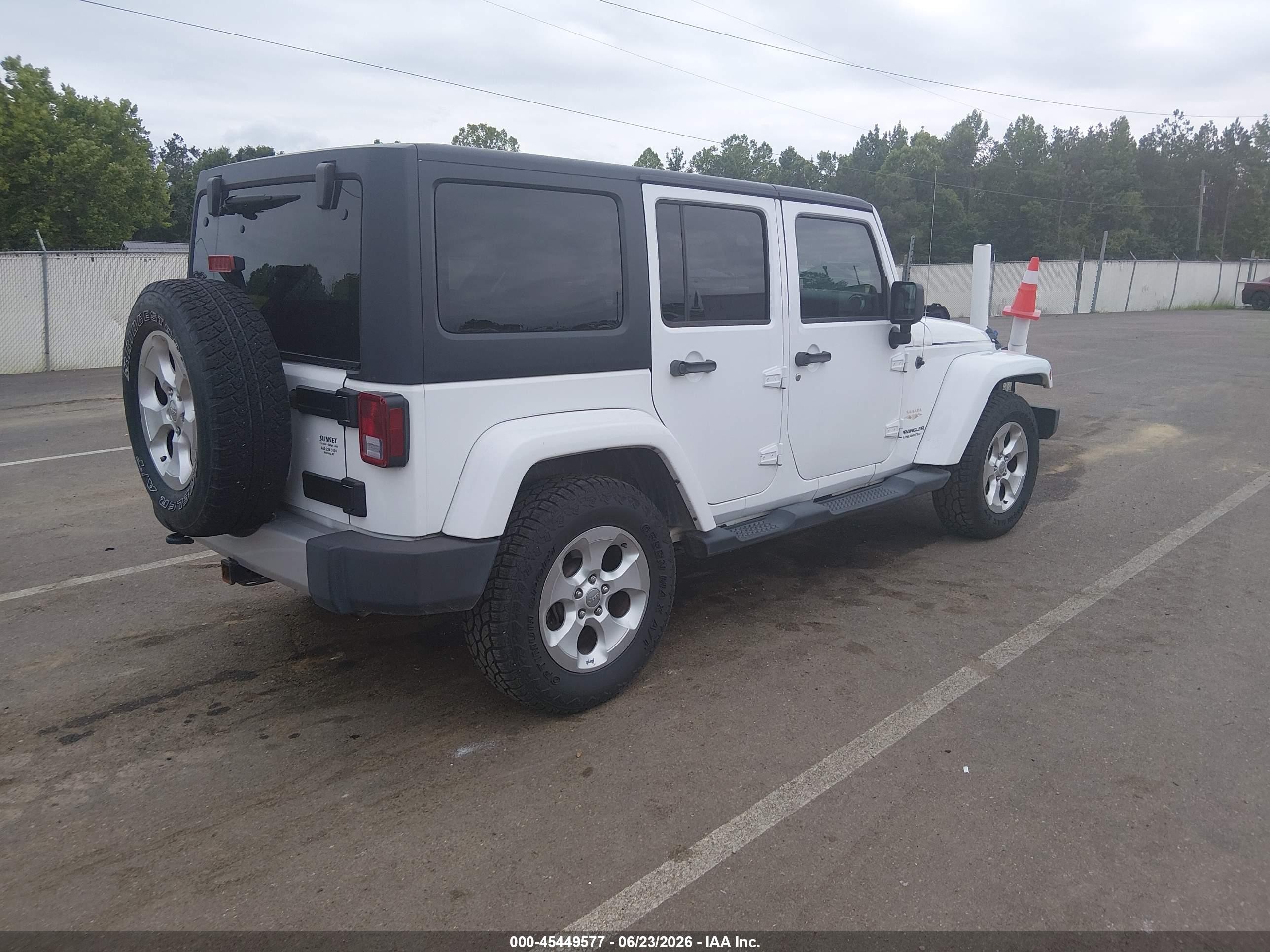 2013 Jeep Wrangler Unlimited Sahara White vin: 1C4HJWEG6DL557573