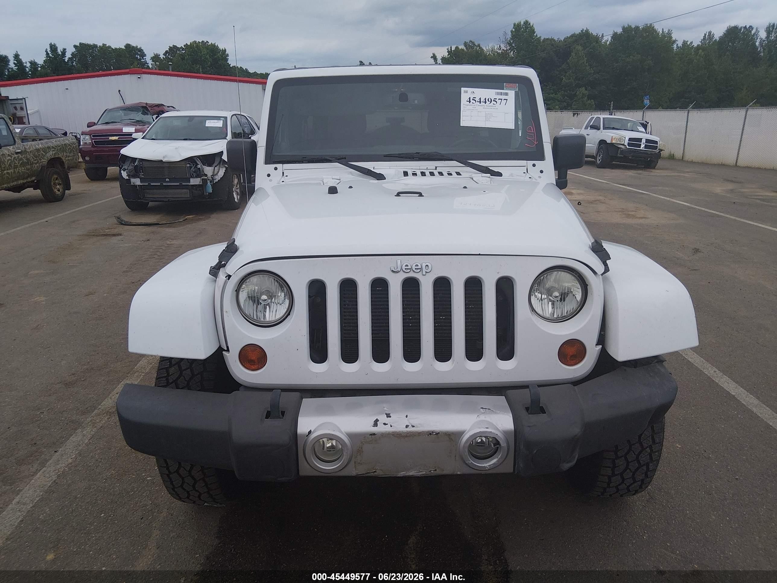 2013 Jeep Wrangler Unlimited Sahara White vin: 1C4HJWEG6DL557573