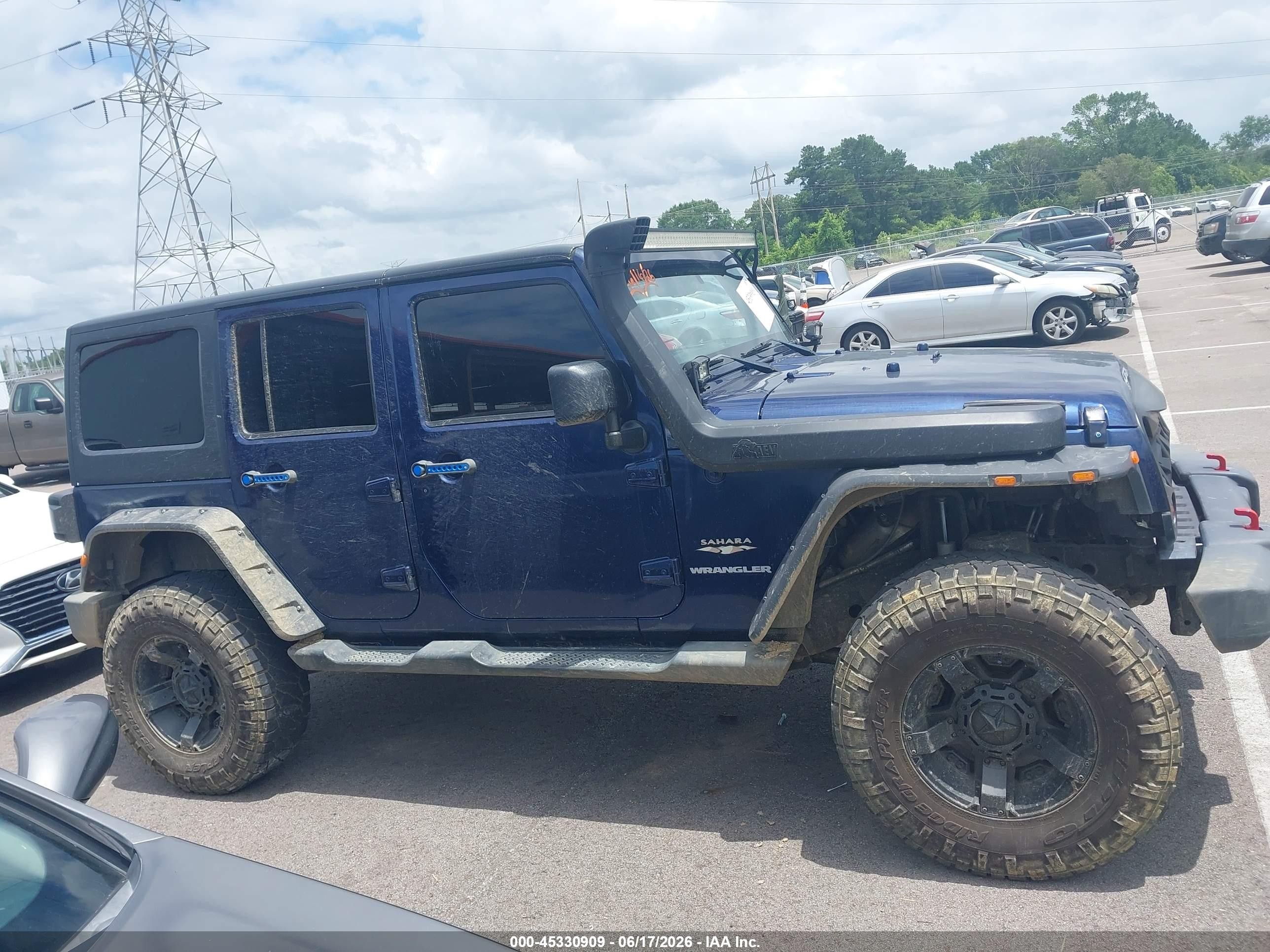 2013 Jeep Wrangler Unlimited Sahara Blue vin: 1C4HJWEG7DL559591