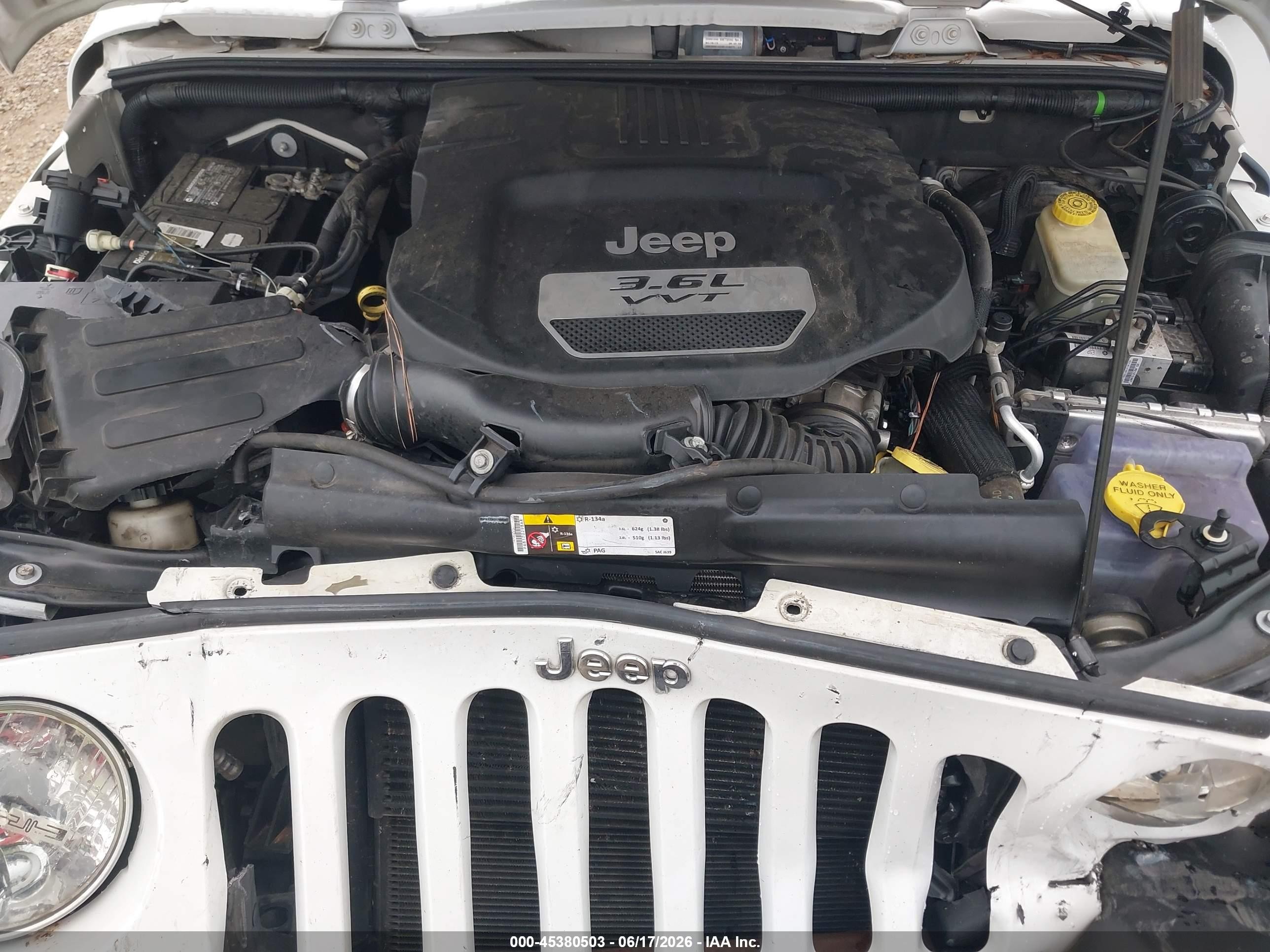 2013 Jeep Wrangler Unlimited Sahara White vin: 1C4HJWEG7DL692478
