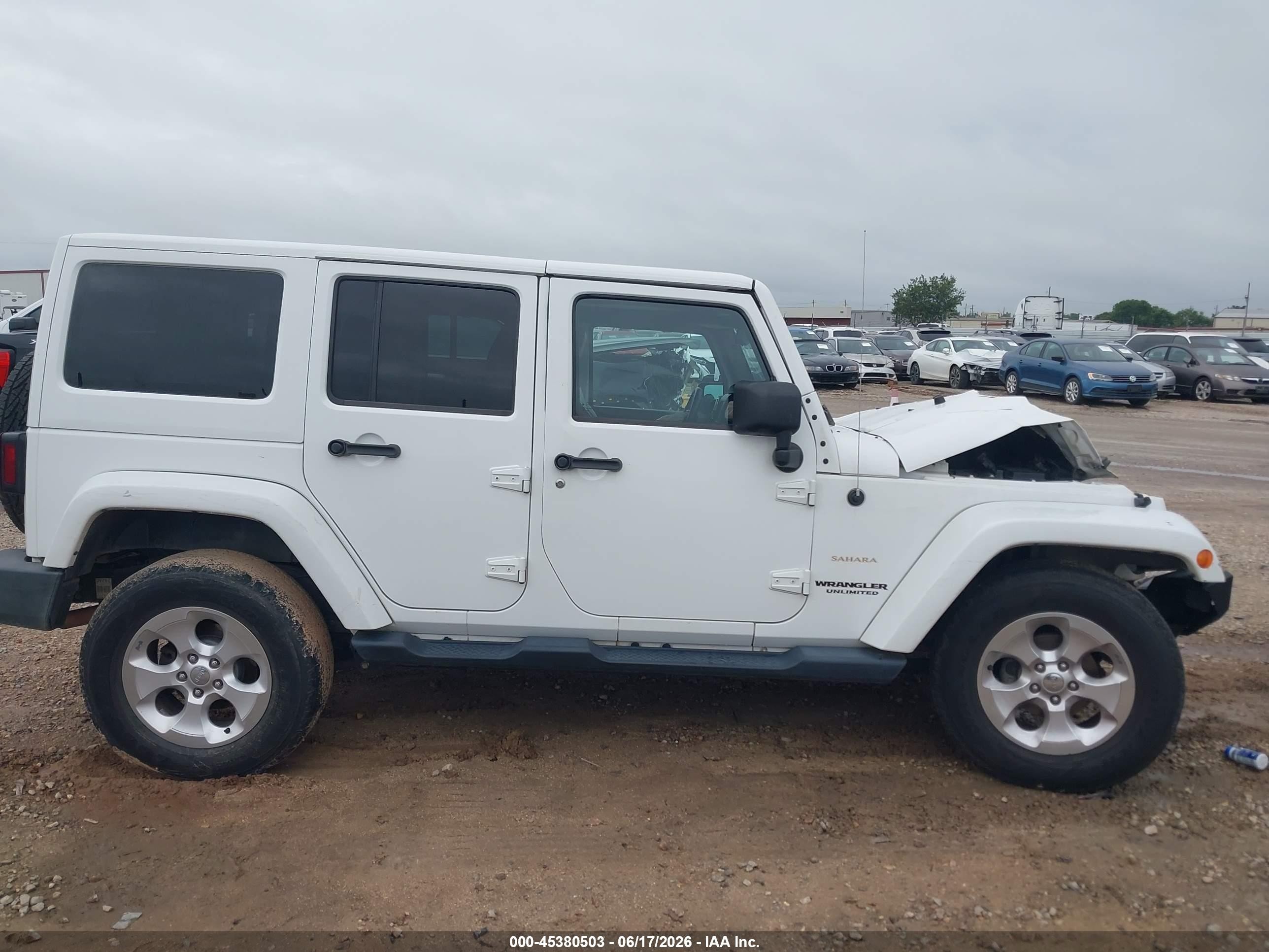 2013 Jeep Wrangler Unlimited Sahara White vin: 1C4HJWEG7DL692478