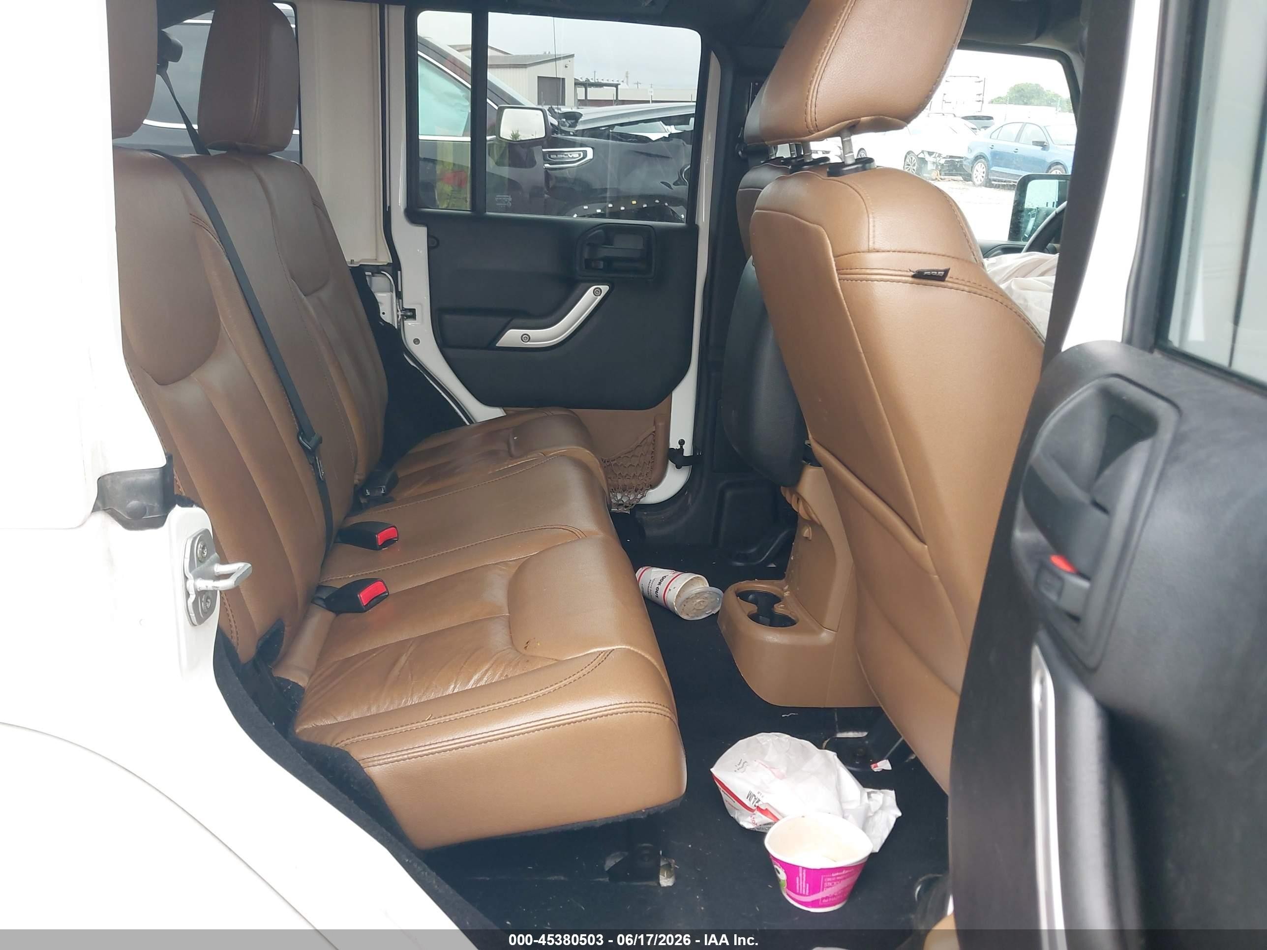 2013 Jeep Wrangler Unlimited Sahara White vin: 1C4HJWEG7DL692478