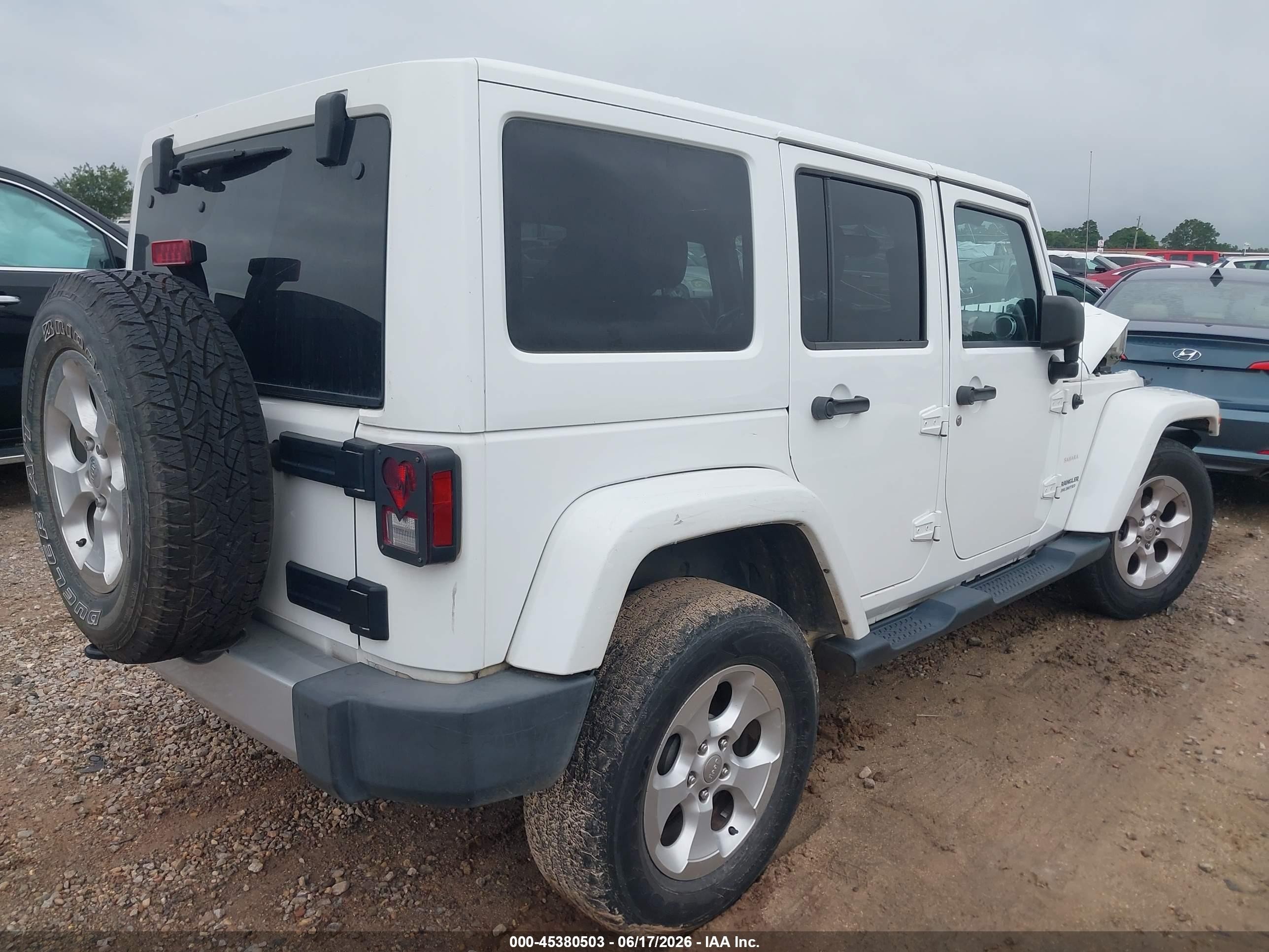 2013 Jeep Wrangler Unlimited Sahara White vin: 1C4HJWEG7DL692478
