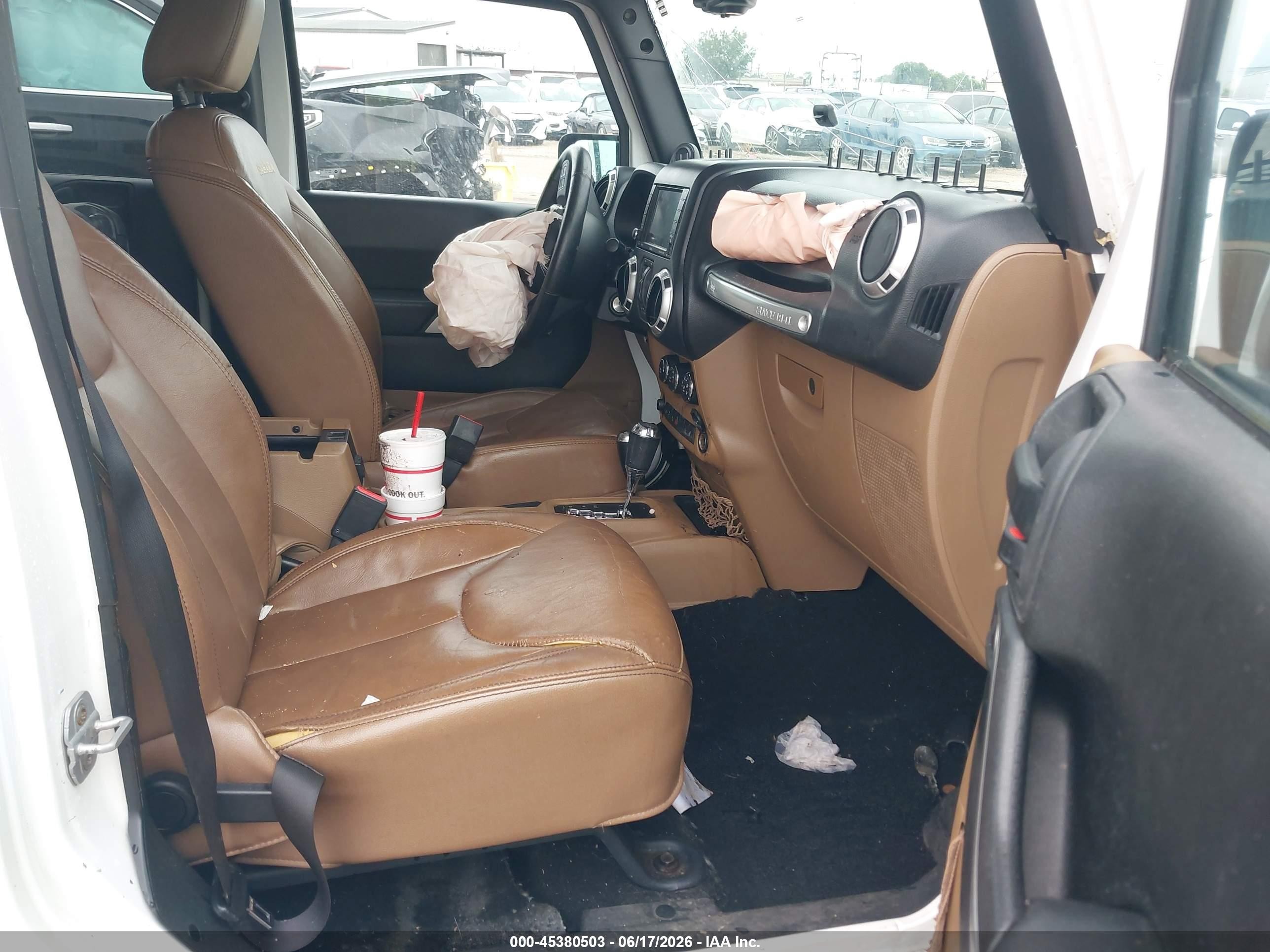 2013 Jeep Wrangler Unlimited Sahara White vin: 1C4HJWEG7DL692478