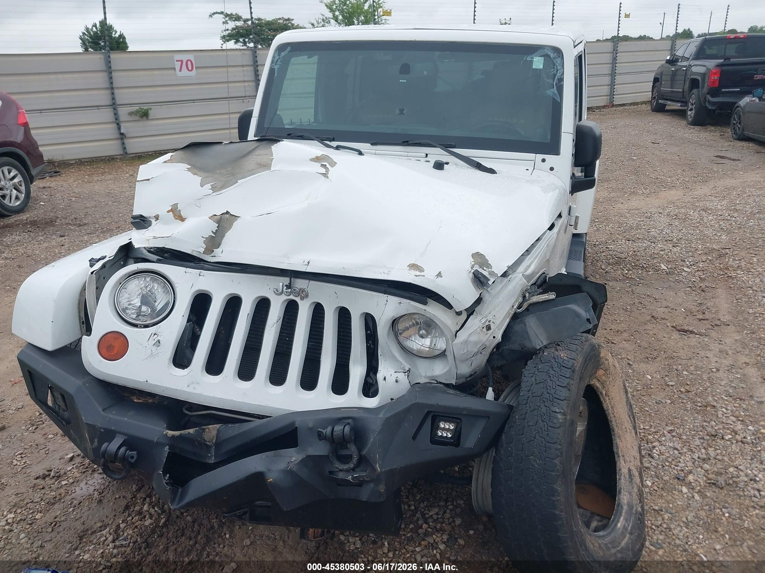 2013 Jeep Wrangler Unlimited Sahara White vin: 1C4HJWEG7DL692478