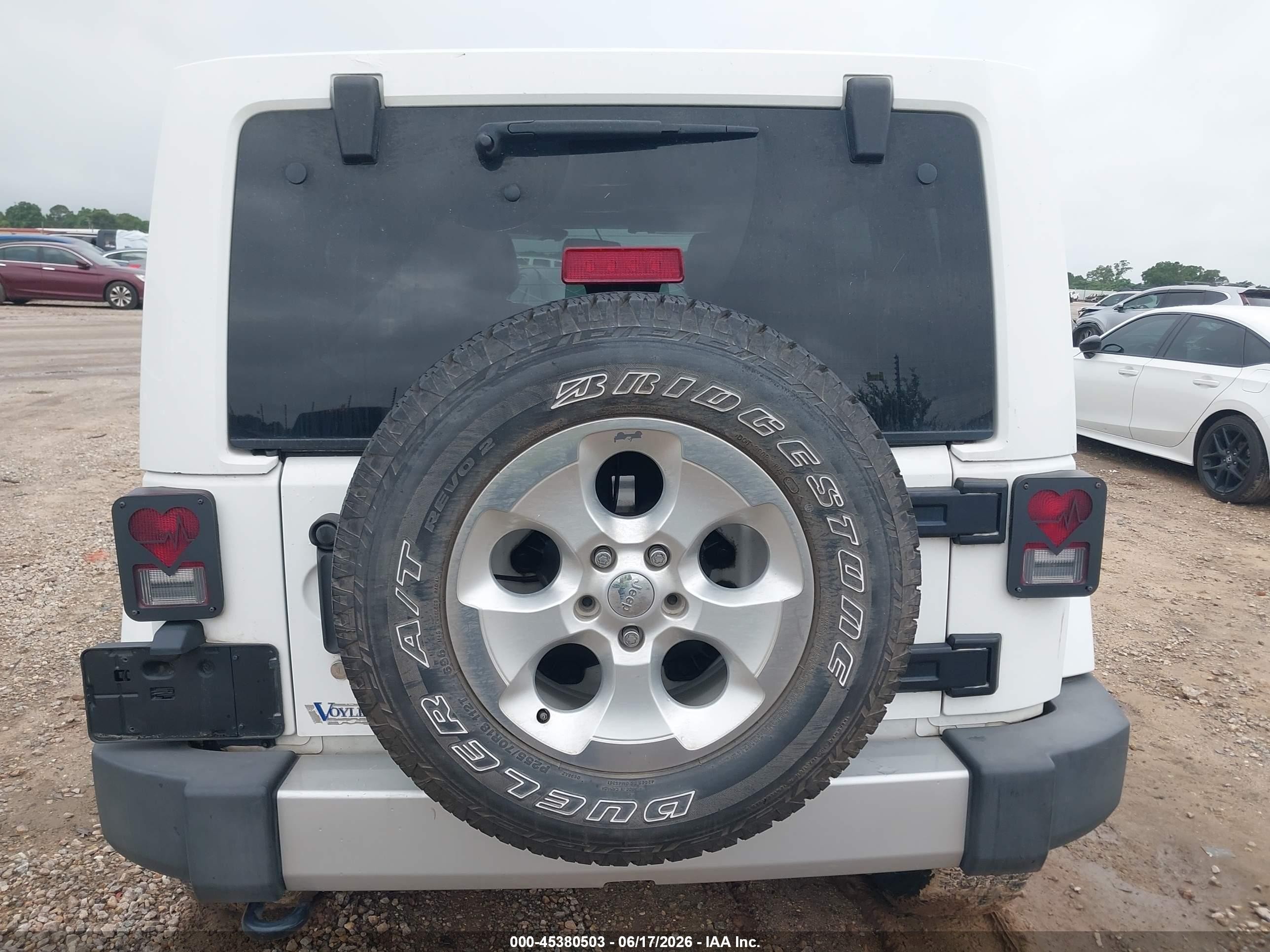 2013 Jeep Wrangler Unlimited Sahara White vin: 1C4HJWEG7DL692478