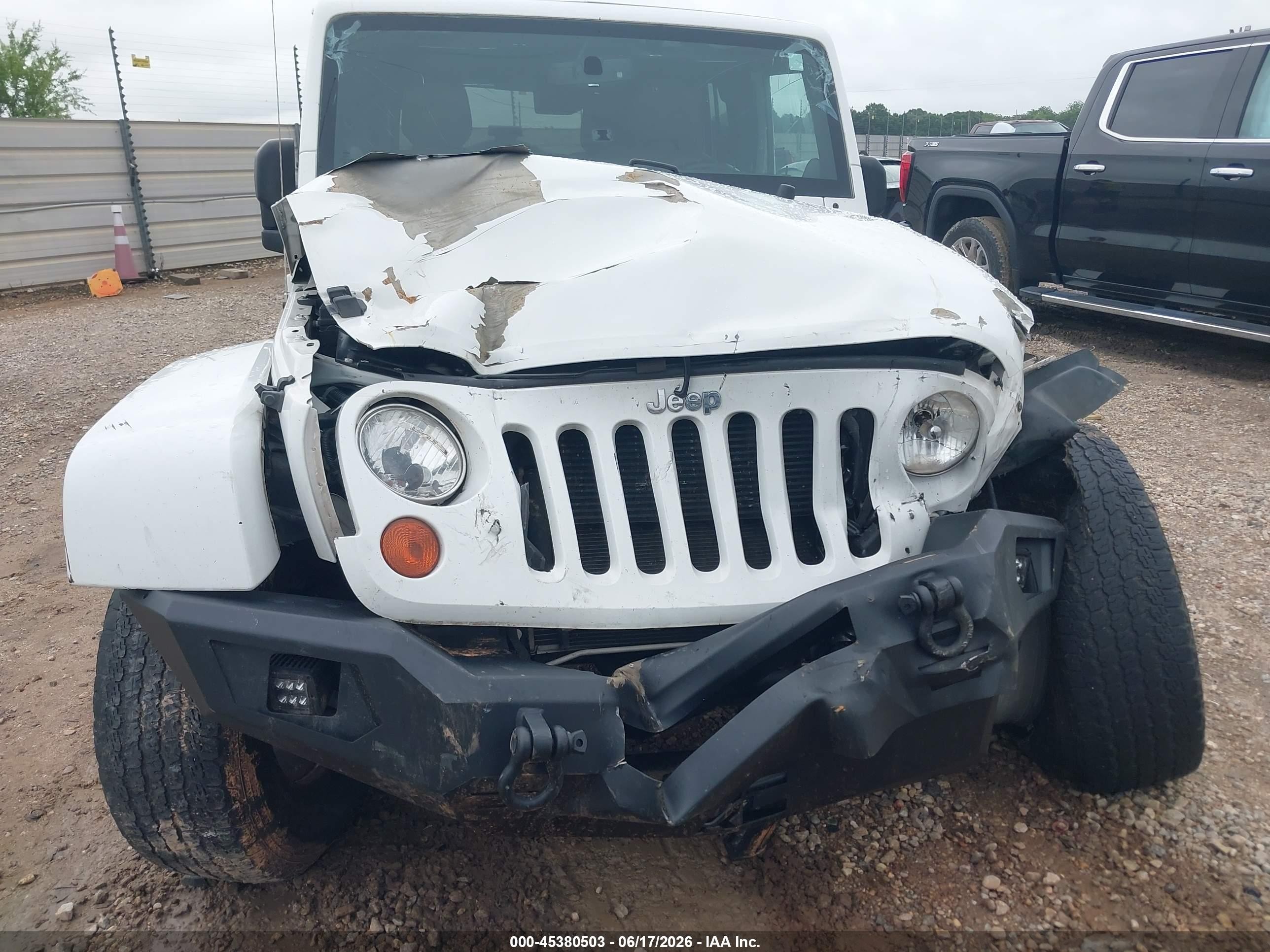 2013 Jeep Wrangler Unlimited Sahara White vin: 1C4HJWEG7DL692478
