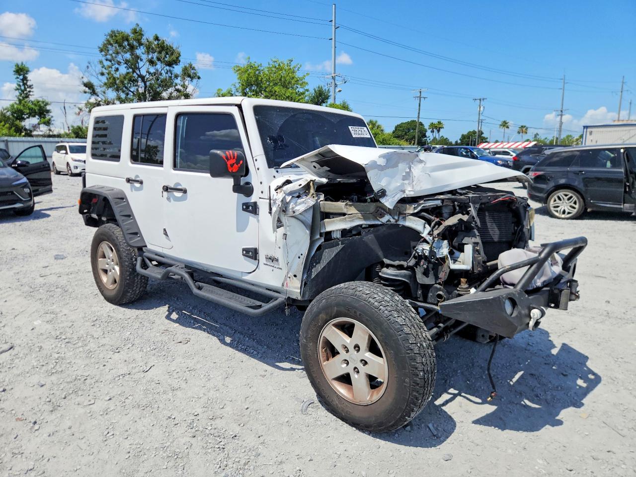 2014 Jeep Wrangler Unlimited Sahara White vin: 1C4HJWEG7EL159094