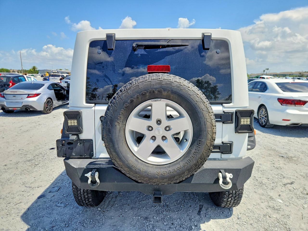 2014 Jeep Wrangler Unlimited Sahara White vin: 1C4HJWEG7EL159094