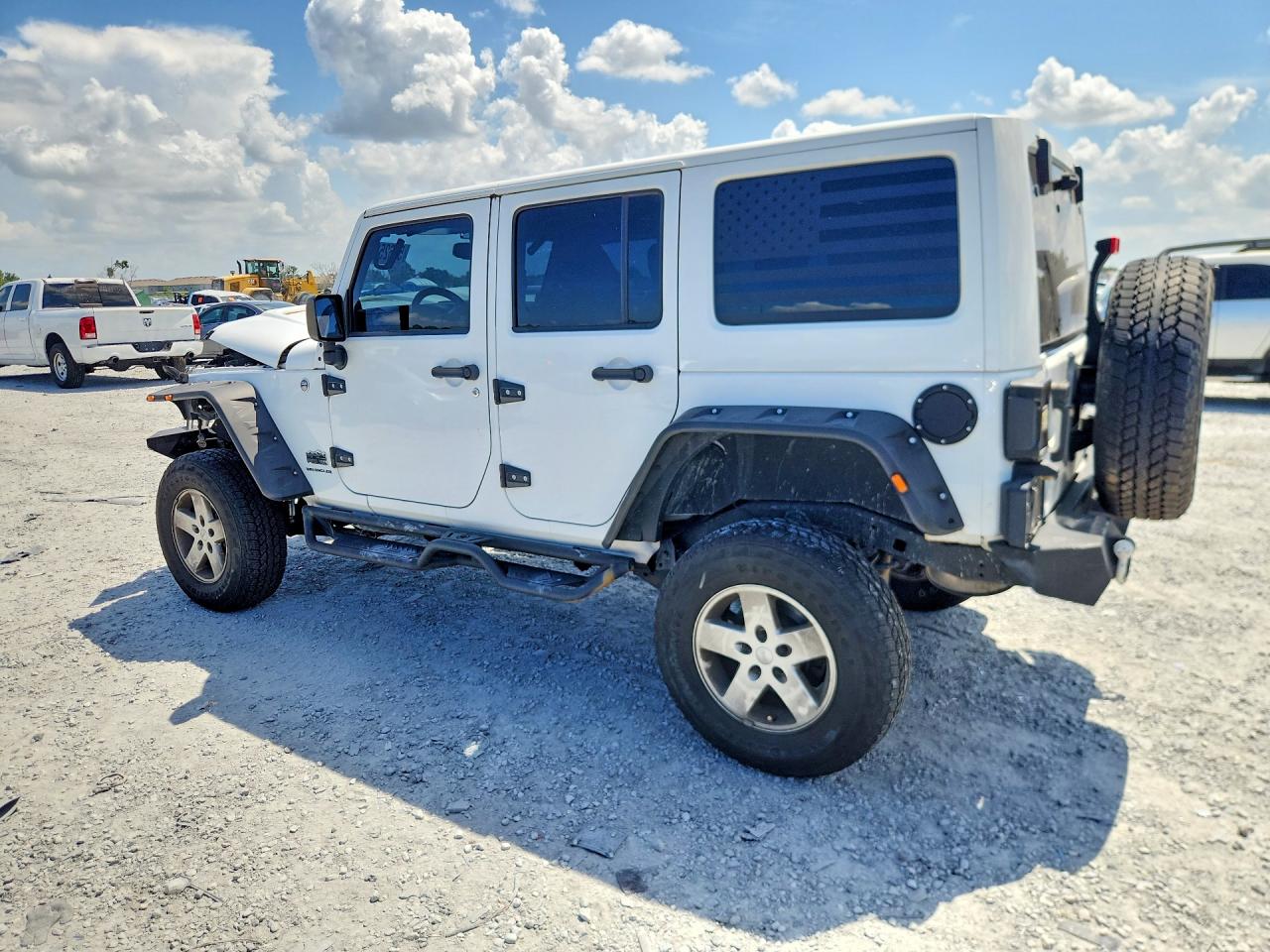 2014 Jeep Wrangler Unlimited Sahara White vin: 1C4HJWEG7EL159094