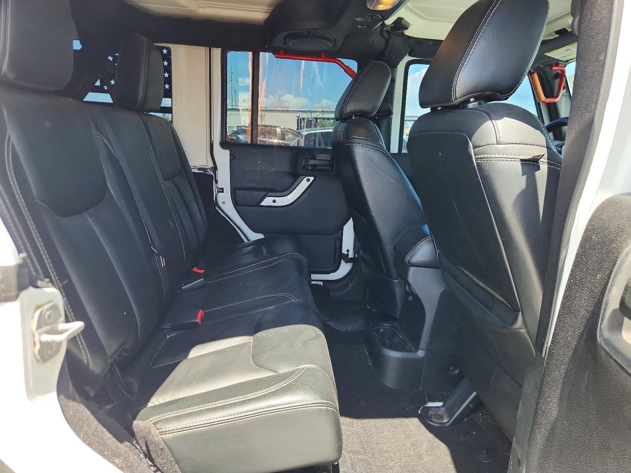 2014 Jeep Wrangler Unlimited Sahara White vin: 1C4HJWEG7EL159094
