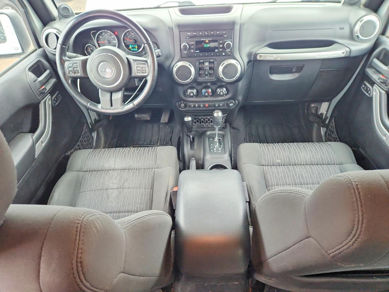 2012 Jeep Wrangler Unlimited Sahara Silver vin: 1C4HJWEG8CL232678