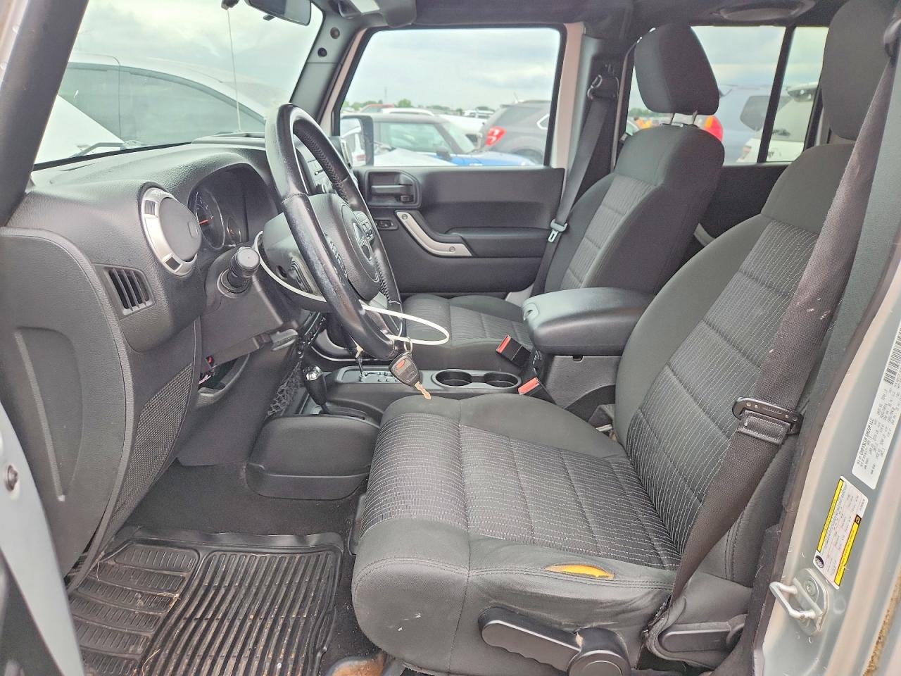 2012 Jeep Wrangler Unlimited Sahara Silver vin: 1C4HJWEG8CL232678
