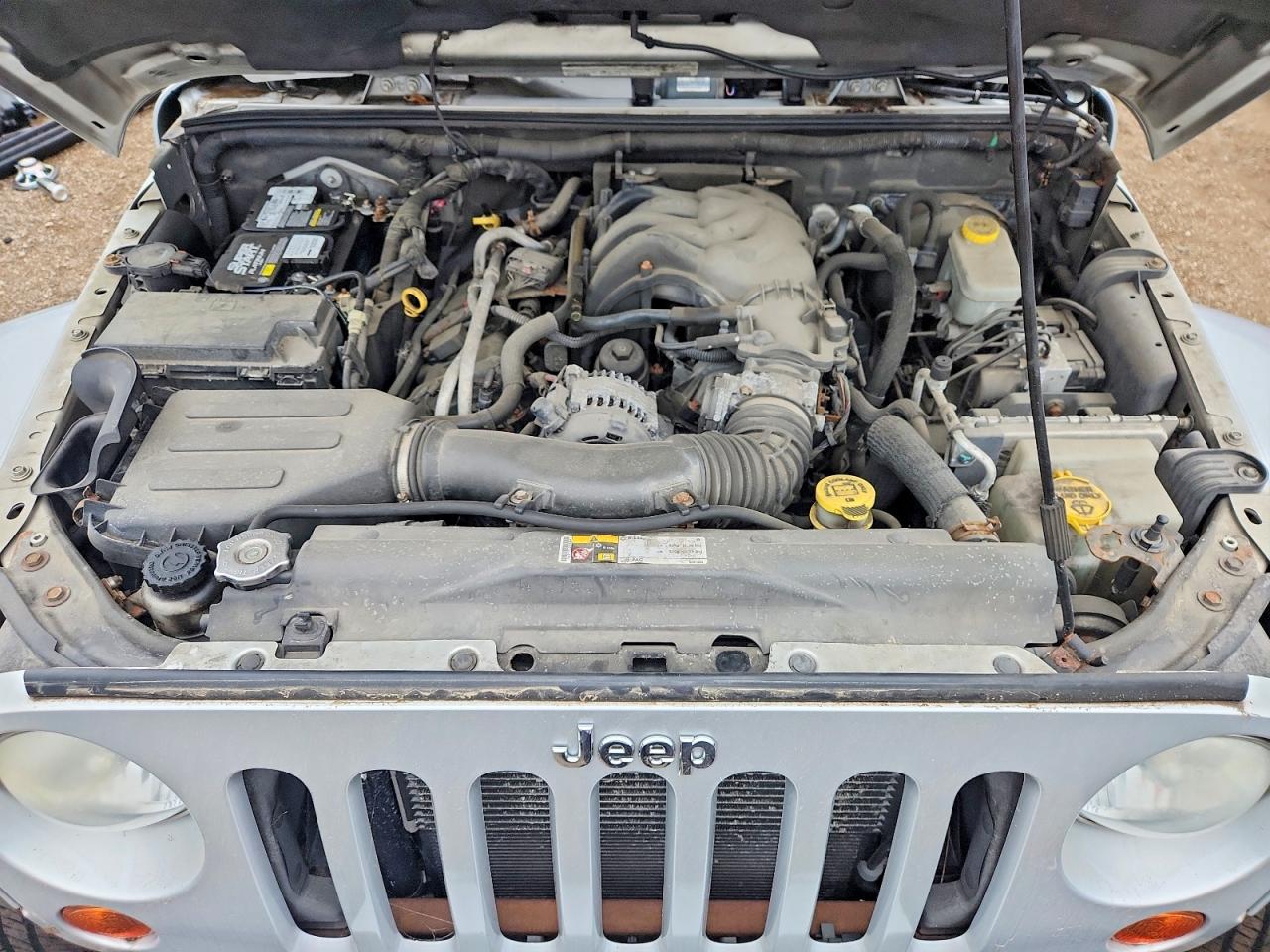 2012 Jeep Wrangler Unlimited Sahara Silver vin: 1C4HJWEG8CL232678