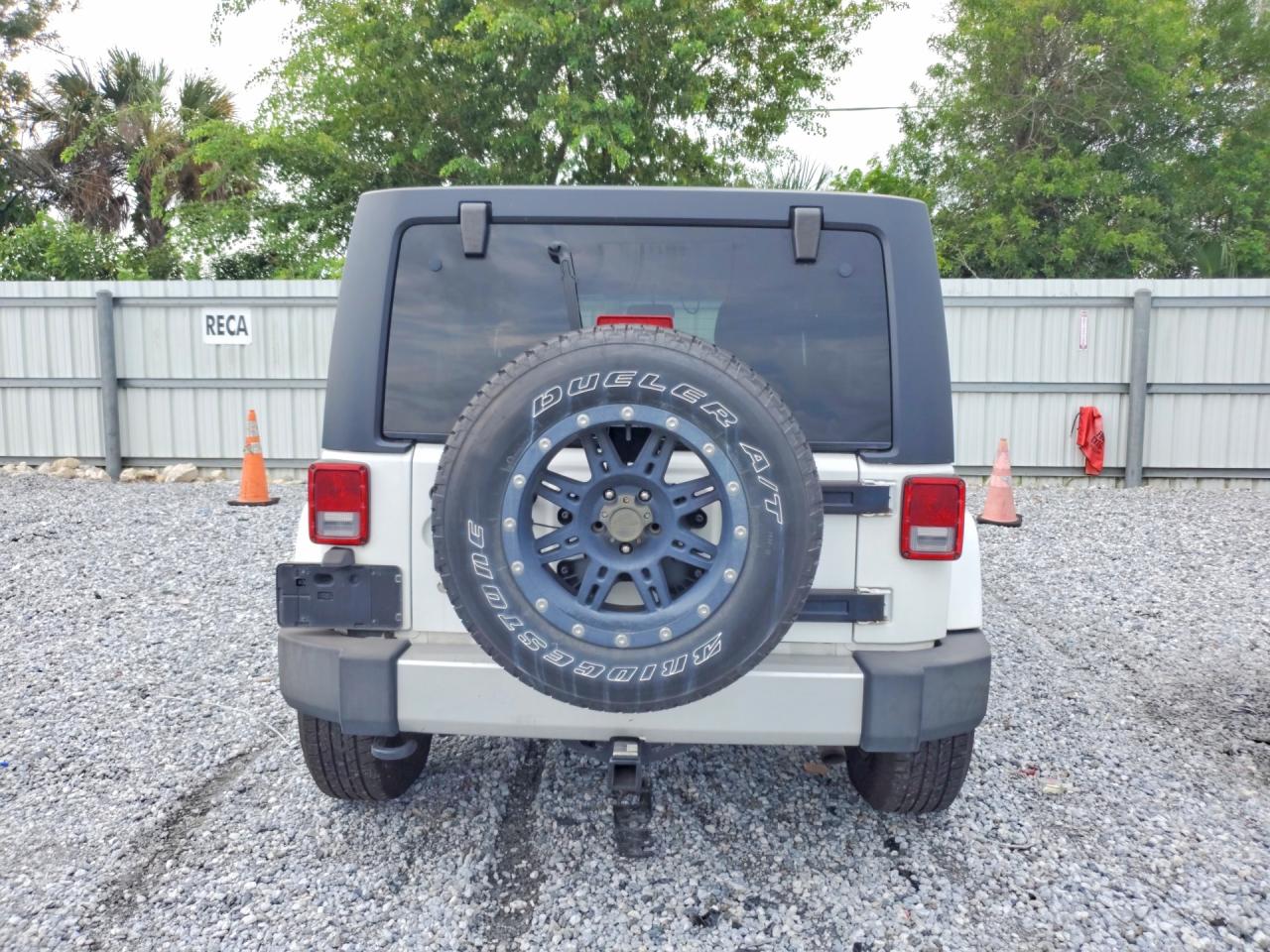 2013 Jeep Wrangler Unlimited Sahara White vin: 1C4HJWEG8DL520699