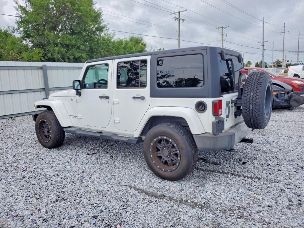 2013 Jeep Wrangler Unlimited Sahara White vin: 1C4HJWEG8DL520699
