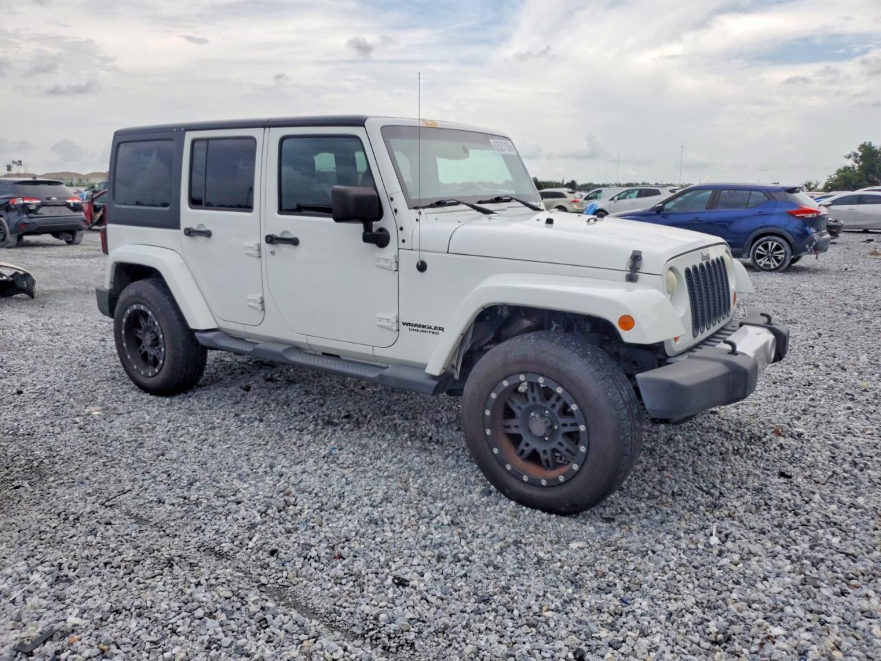 2013 Jeep Wrangler Unlimited Sahara White vin: 1C4HJWEG8DL520699