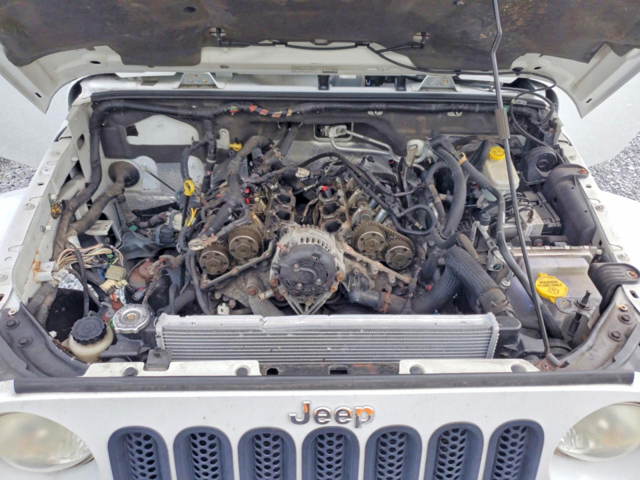 2013 Jeep Wrangler Unlimited Sahara White vin: 1C4HJWEG8DL520699